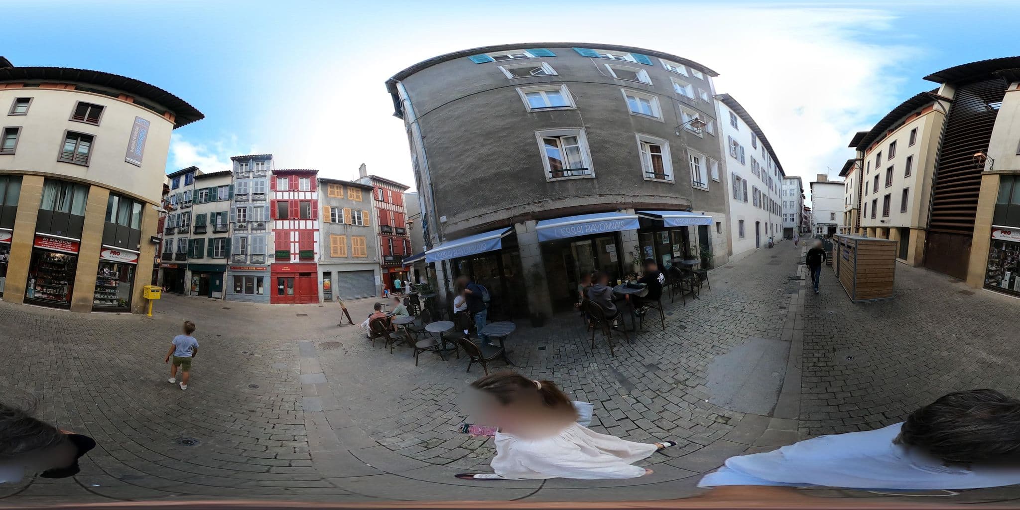 Street view near Hotel Chateau Neuf, Bayonne — © sanjorgepinho (CC BY-SA · Mapillary)