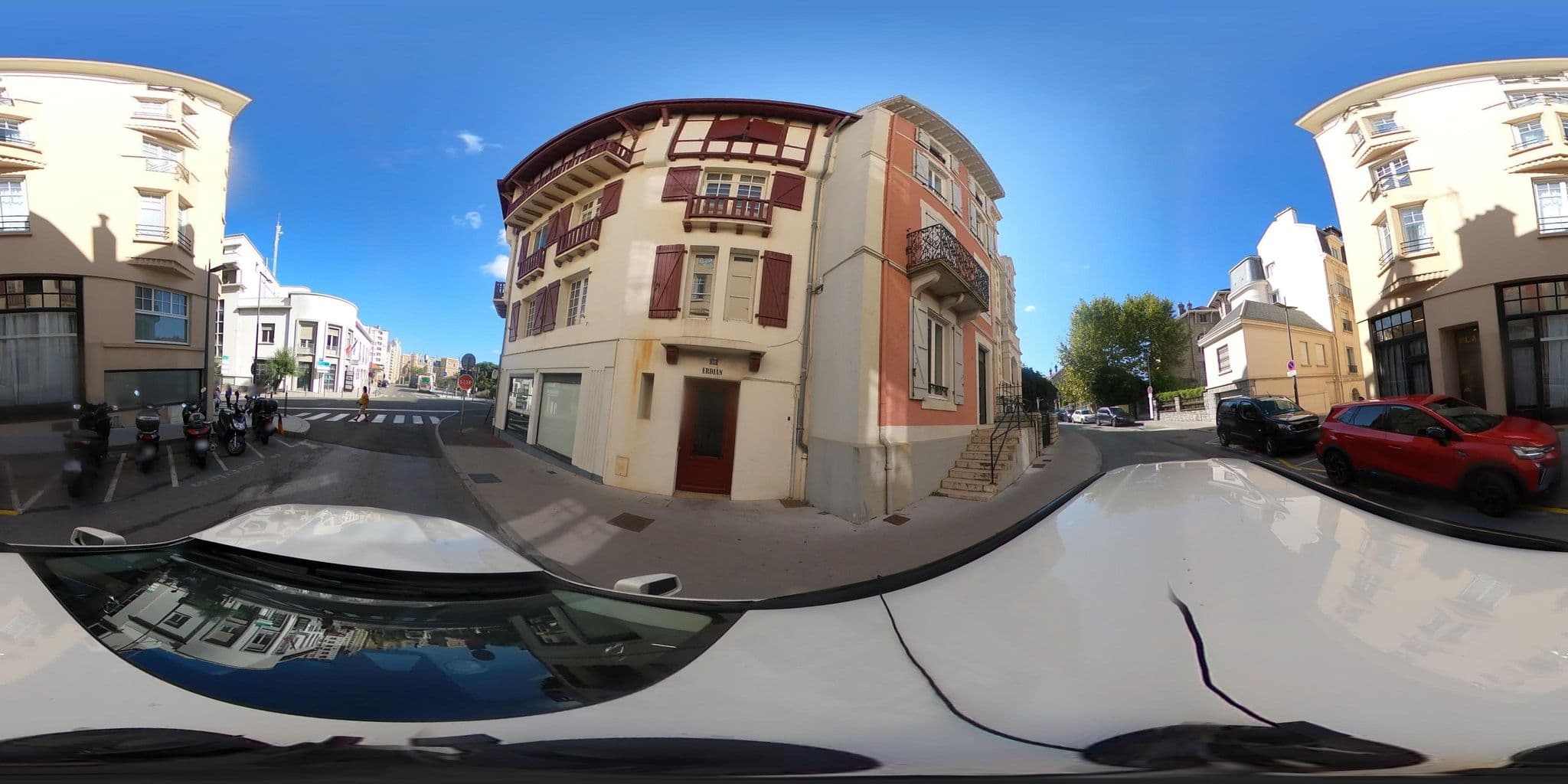 Street view near Hôtel Mercure Biarritz Centre Plaza, Biarritz — © sanjorgepinho (CC BY-SA · Mapillary)