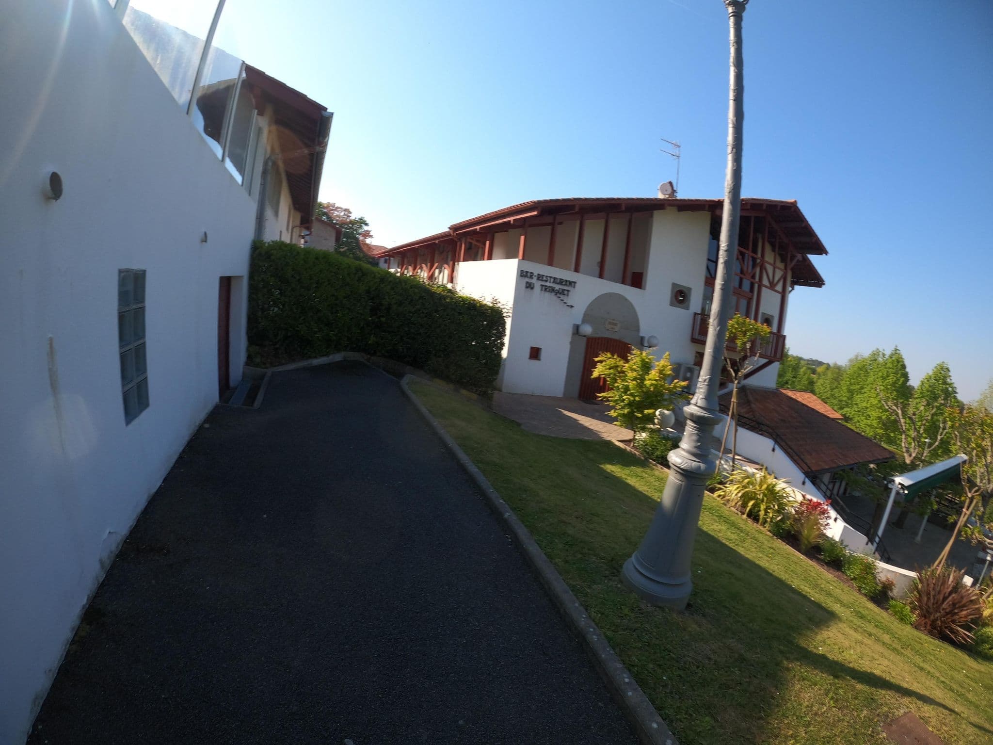 Street view near Résidence les Terrasses d'Arcangues, Arcangues — © patchanka (CC BY-SA · Mapillary)