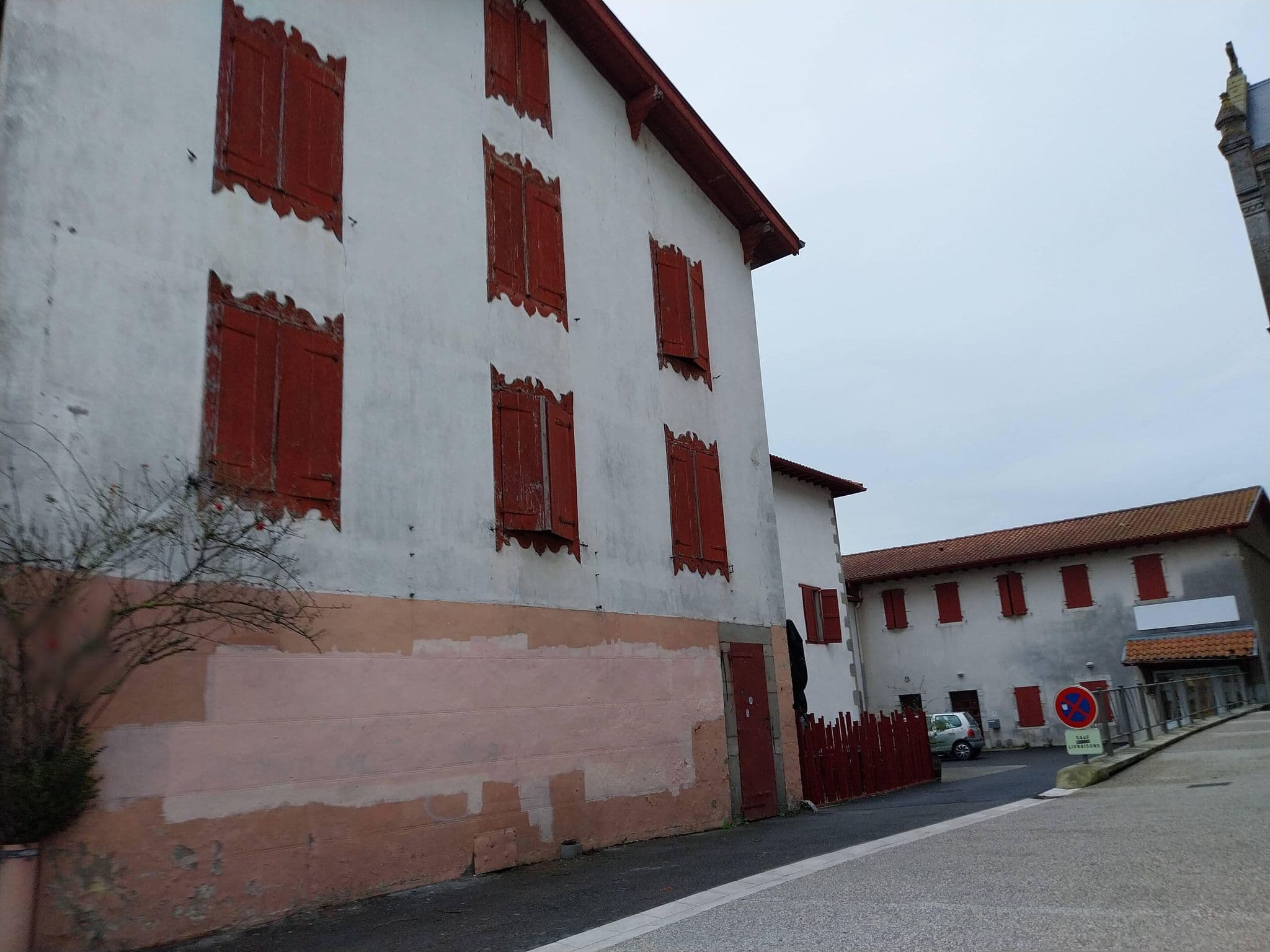 Street view near Hôtel le Relais des Tilleuls, Hasparren — © floetcheto (CC BY-SA · Mapillary)