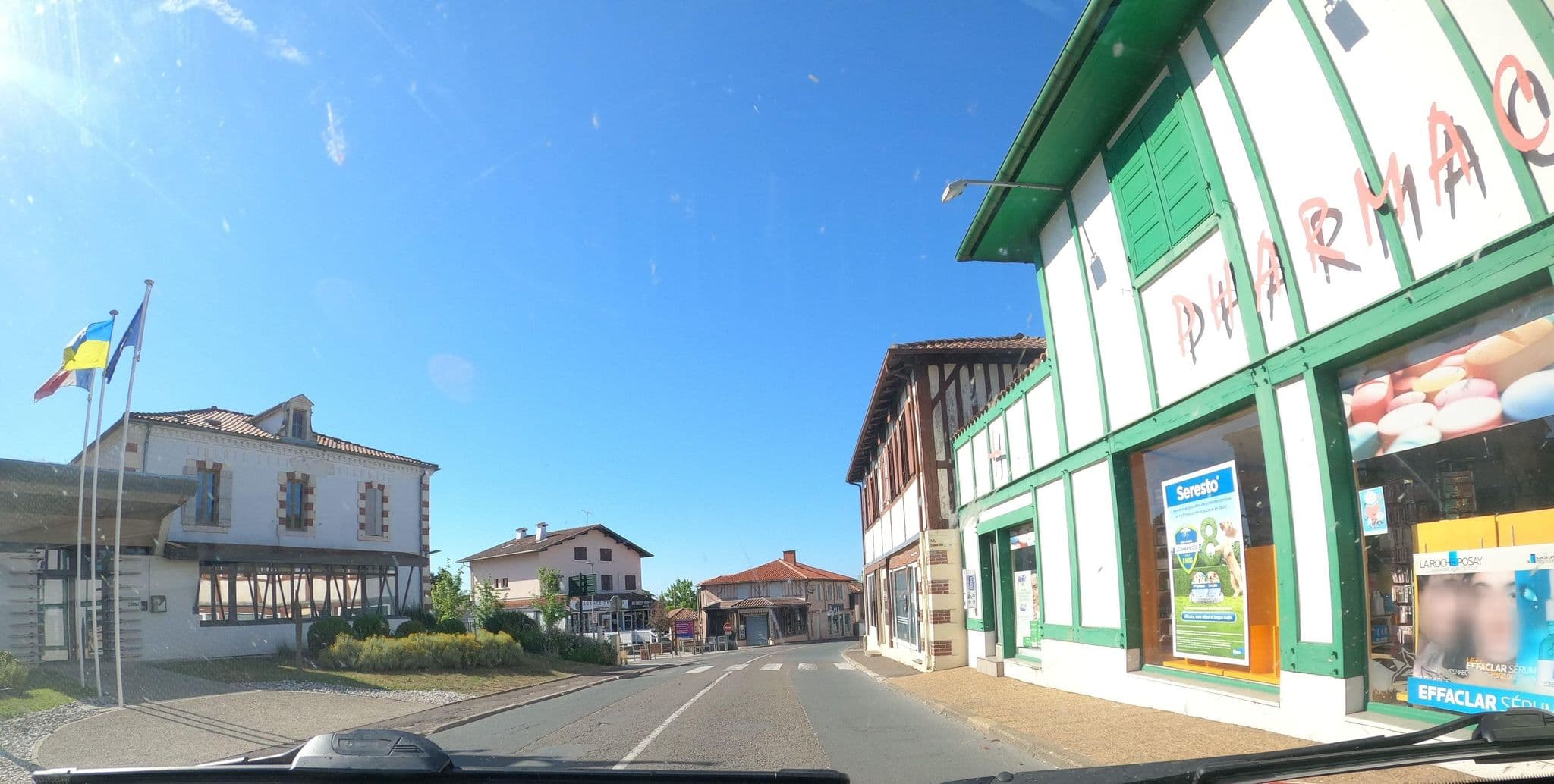 Street view near Les Villages sous les Pins, Léon — © patchanka (CC BY-SA · Mapillary)