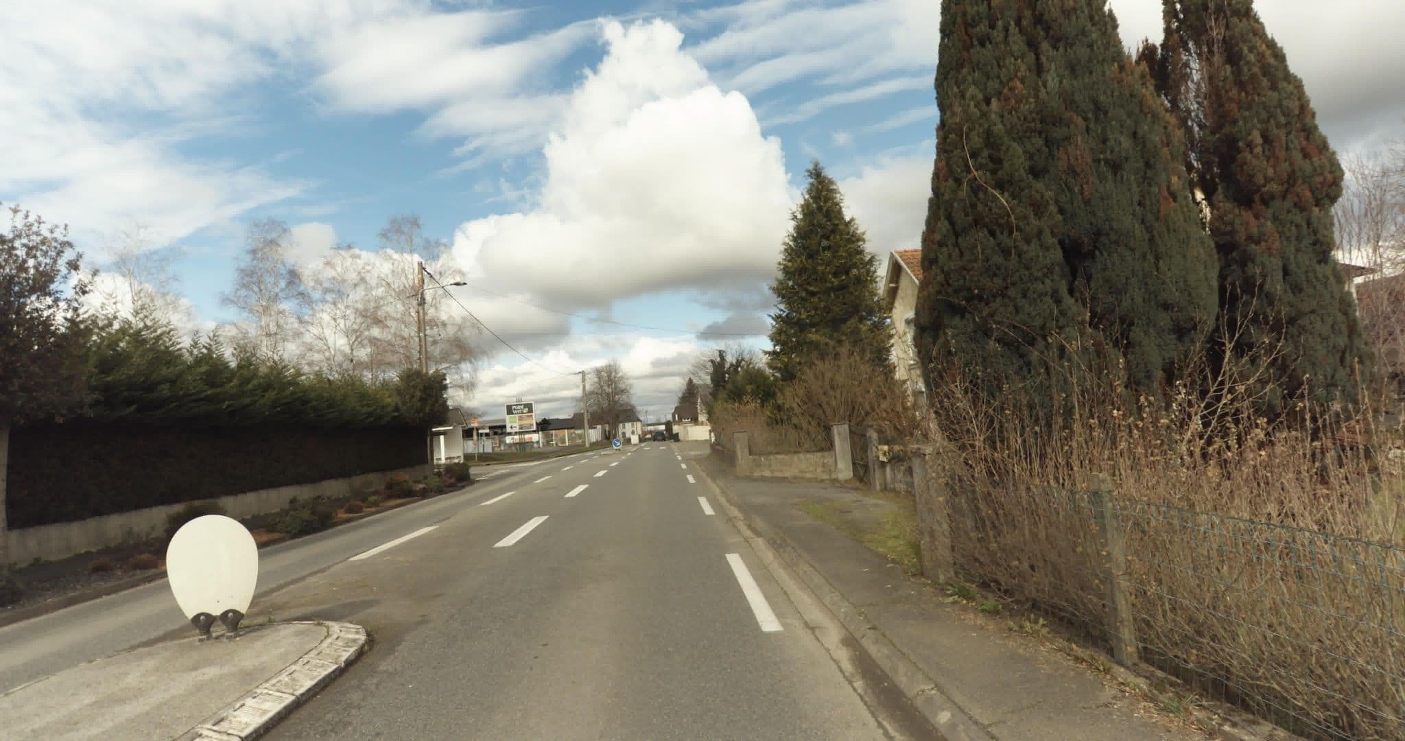 Street view near Entre Vignobles et Vergers, Monein — © sogefi (CC BY-SA · Mapillary)