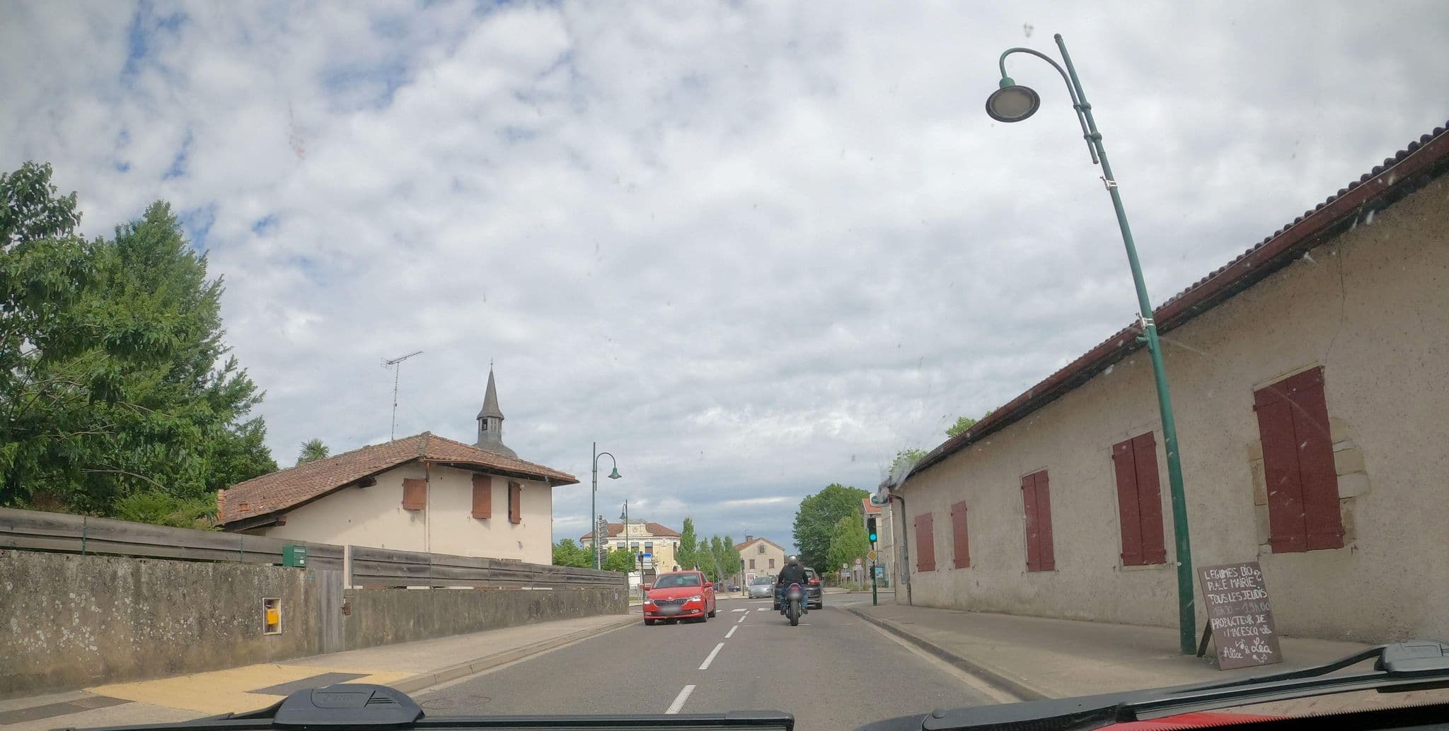 Street view near Hôtel de la Paix, Magescq — © patchanka (CC BY-SA · Mapillary)