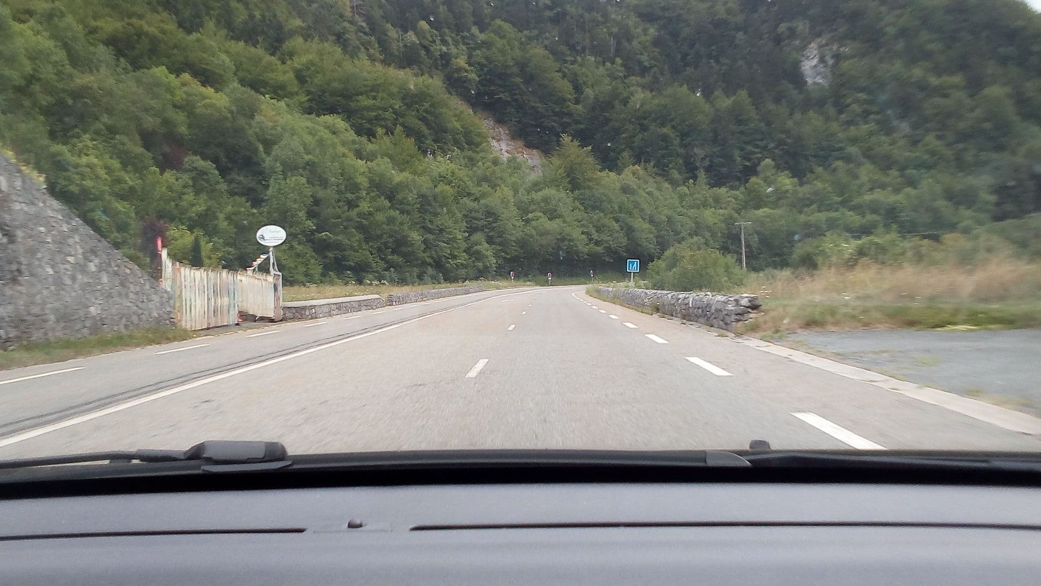 Street view near El Ambigú Pirineos, Laruns — © atabaraud (CC BY-SA · Mapillary)