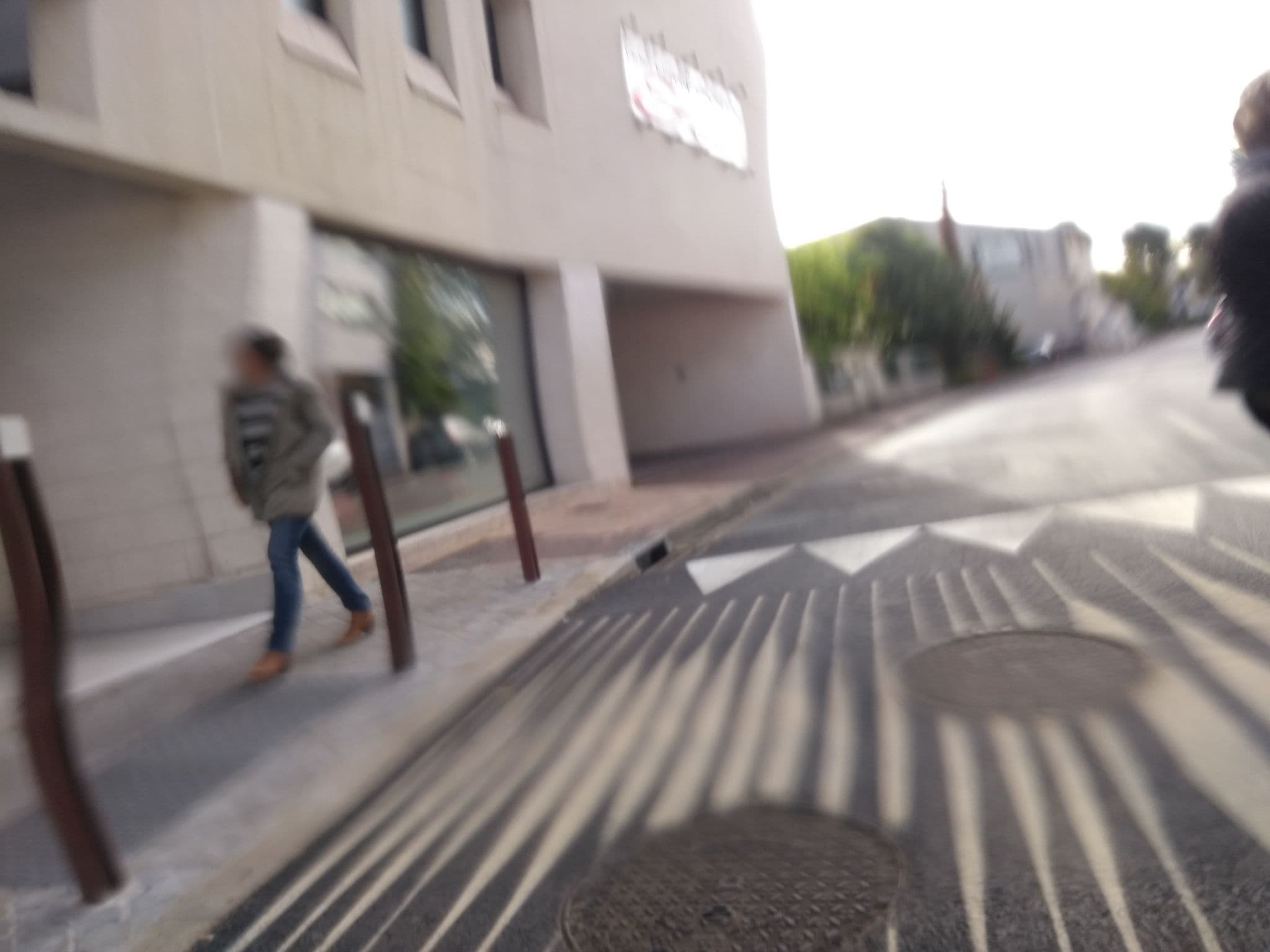 Street view near Le Chalet Lyrique Gradignan, Gradignan — © gitouche (CC BY-SA · Mapillary)
