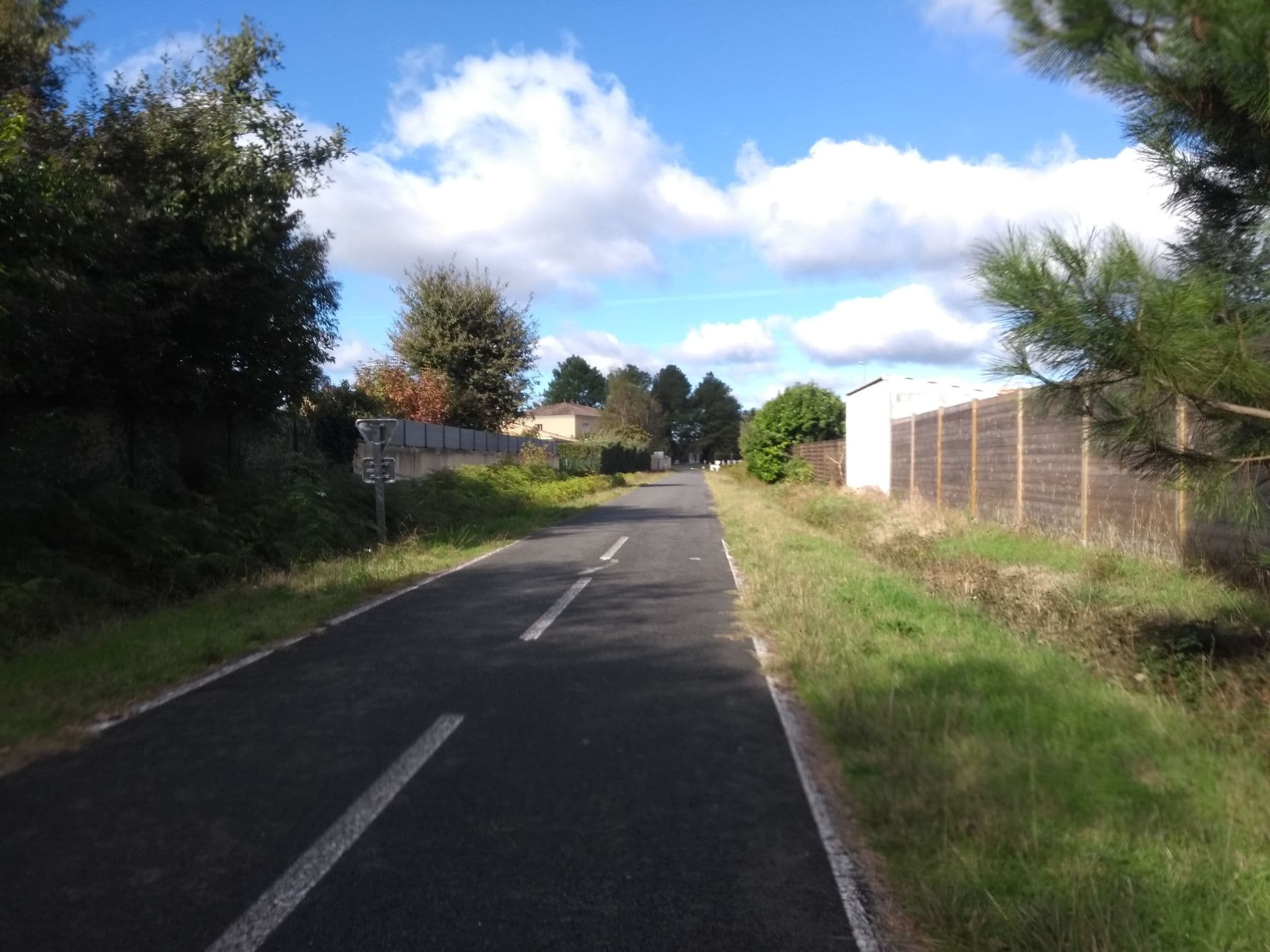 Street view near La Note Bleue, Canéjan — © gitouche (CC BY-SA · Mapillary)