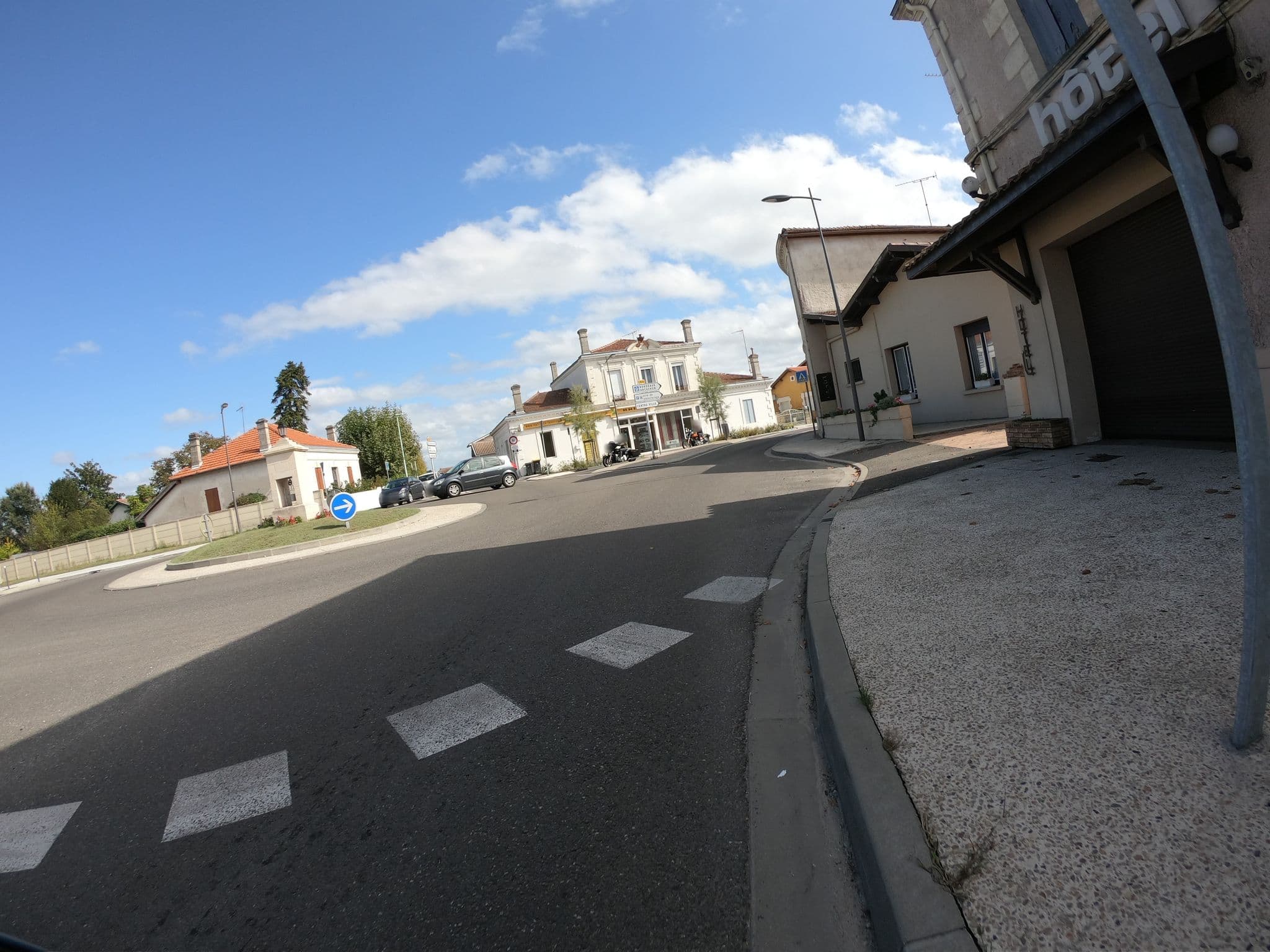 Street view near Hôtel de France, Biganos — © gitouche (CC BY-SA · Mapillary)