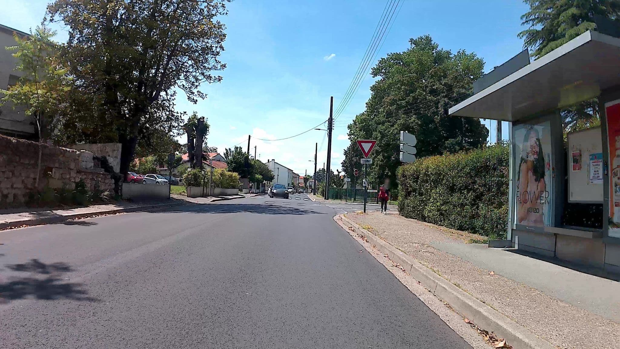 Street view near Bordeaux Hebergement, Talence — © trouyer (CC BY-SA · Mapillary)