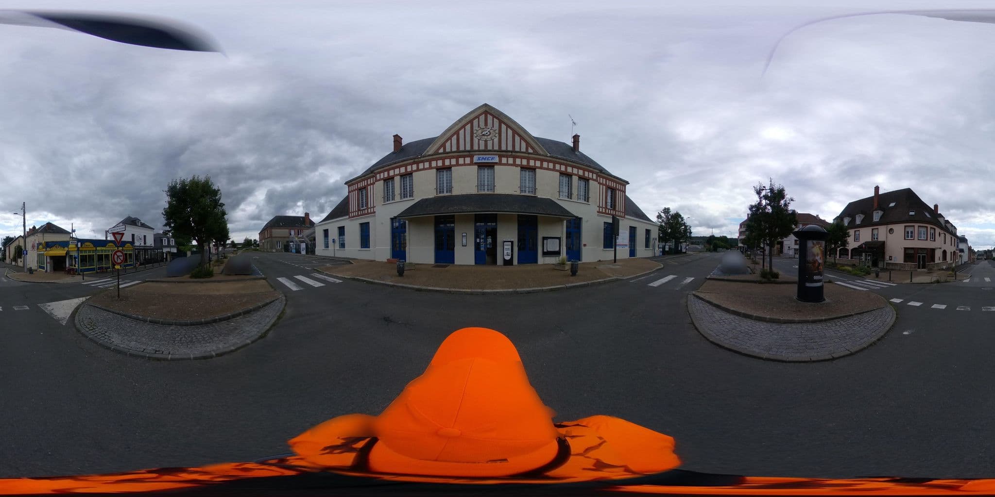 Street view near Hôtel Moderne, Gisors — © cartocite (CC BY-SA · Mapillary)