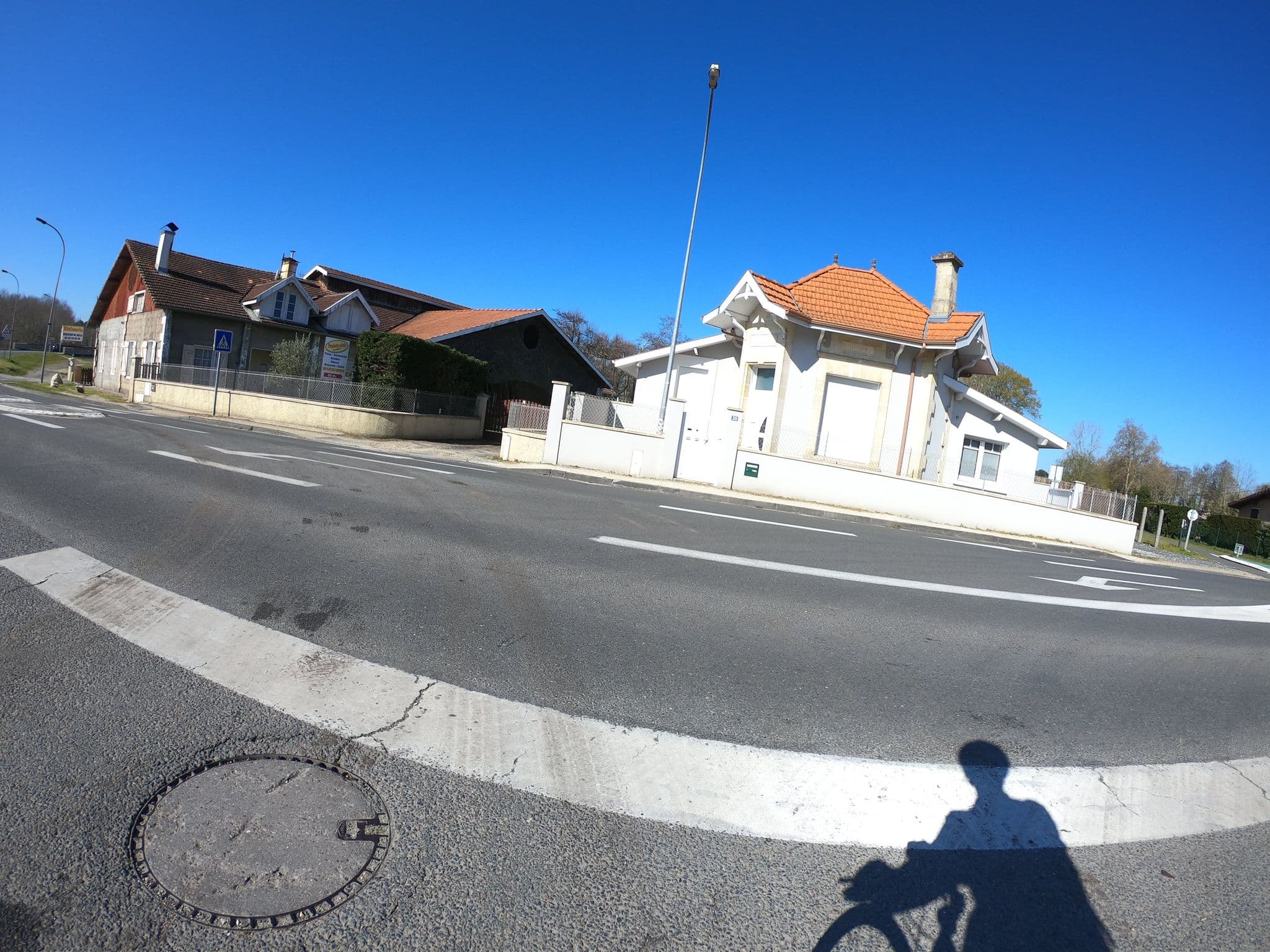 Street view near Le Pont des Gourmands, Mios — © gitouche (CC BY-SA · Mapillary)