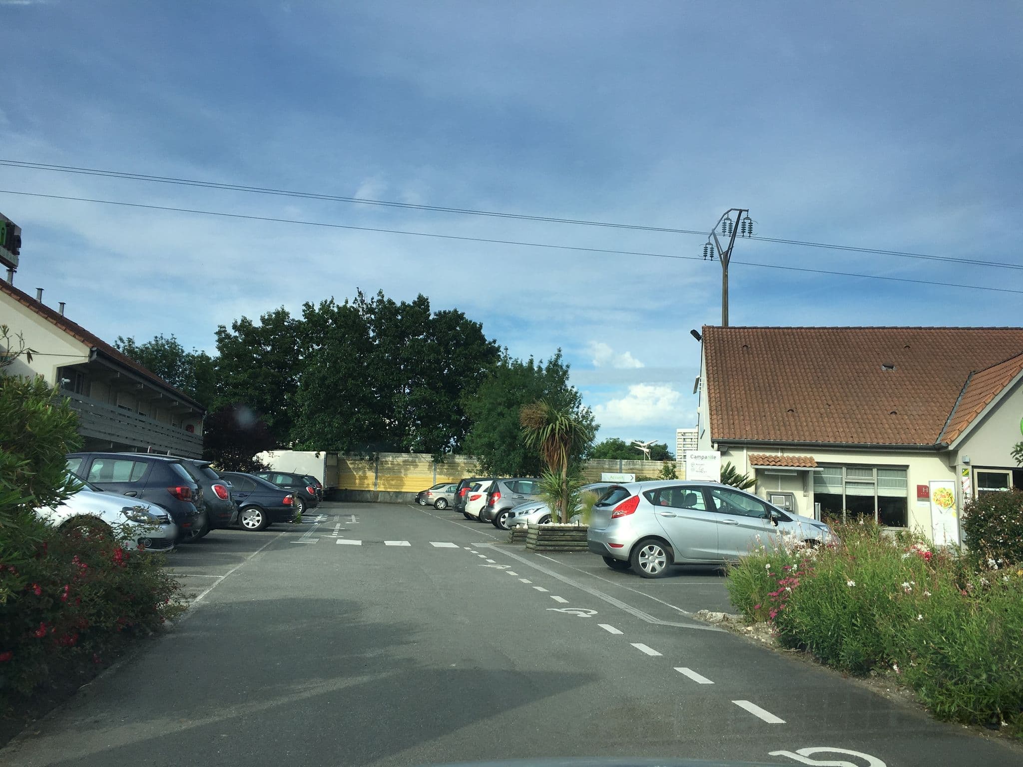 Street view near Campanile Gradignan, Gradignan — © cquest (CC BY-SA · Mapillary)