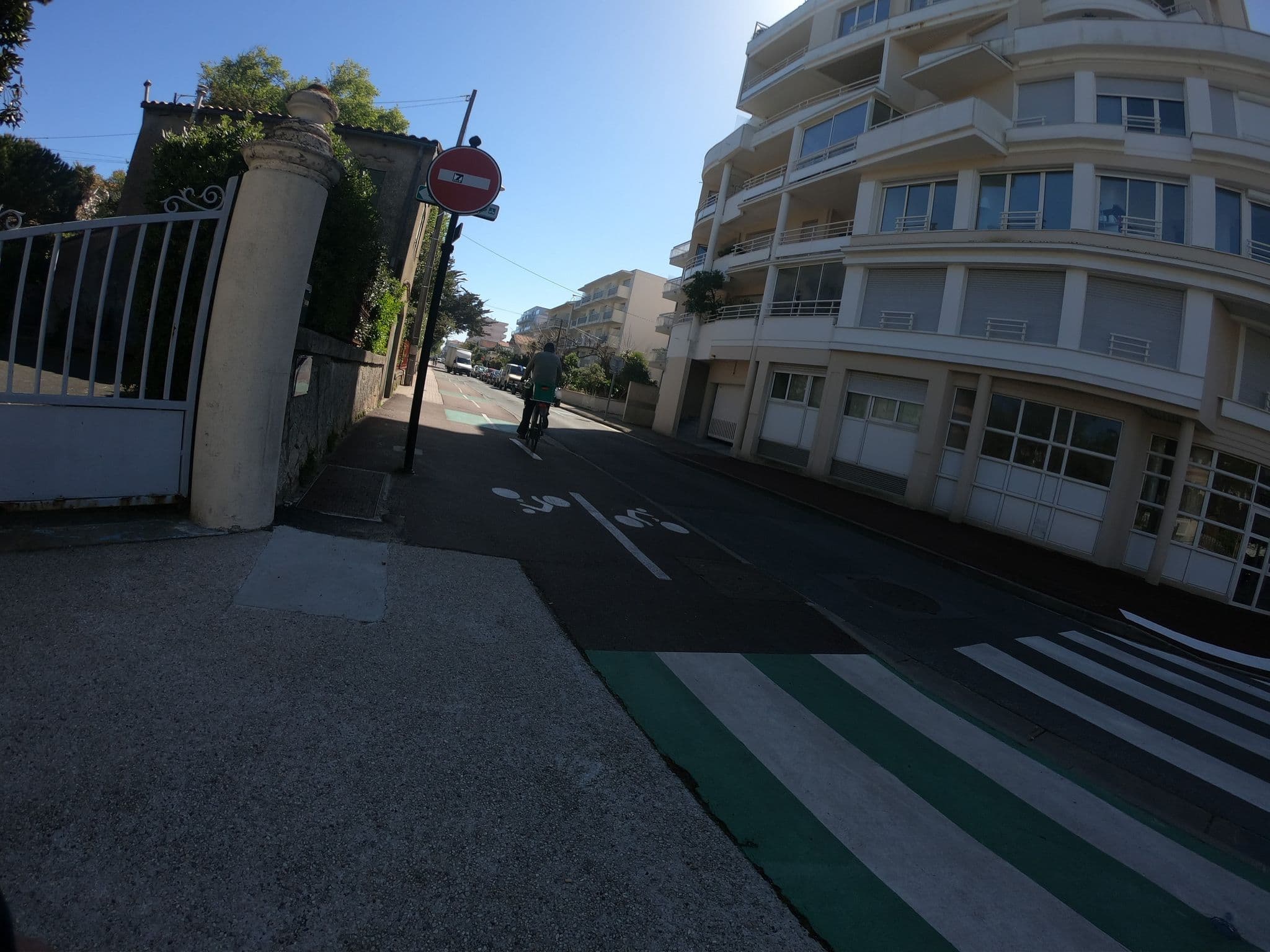 Street view near Hotel Saint Christaud, Arcachon — © gitouche (CC BY-SA · Mapillary)