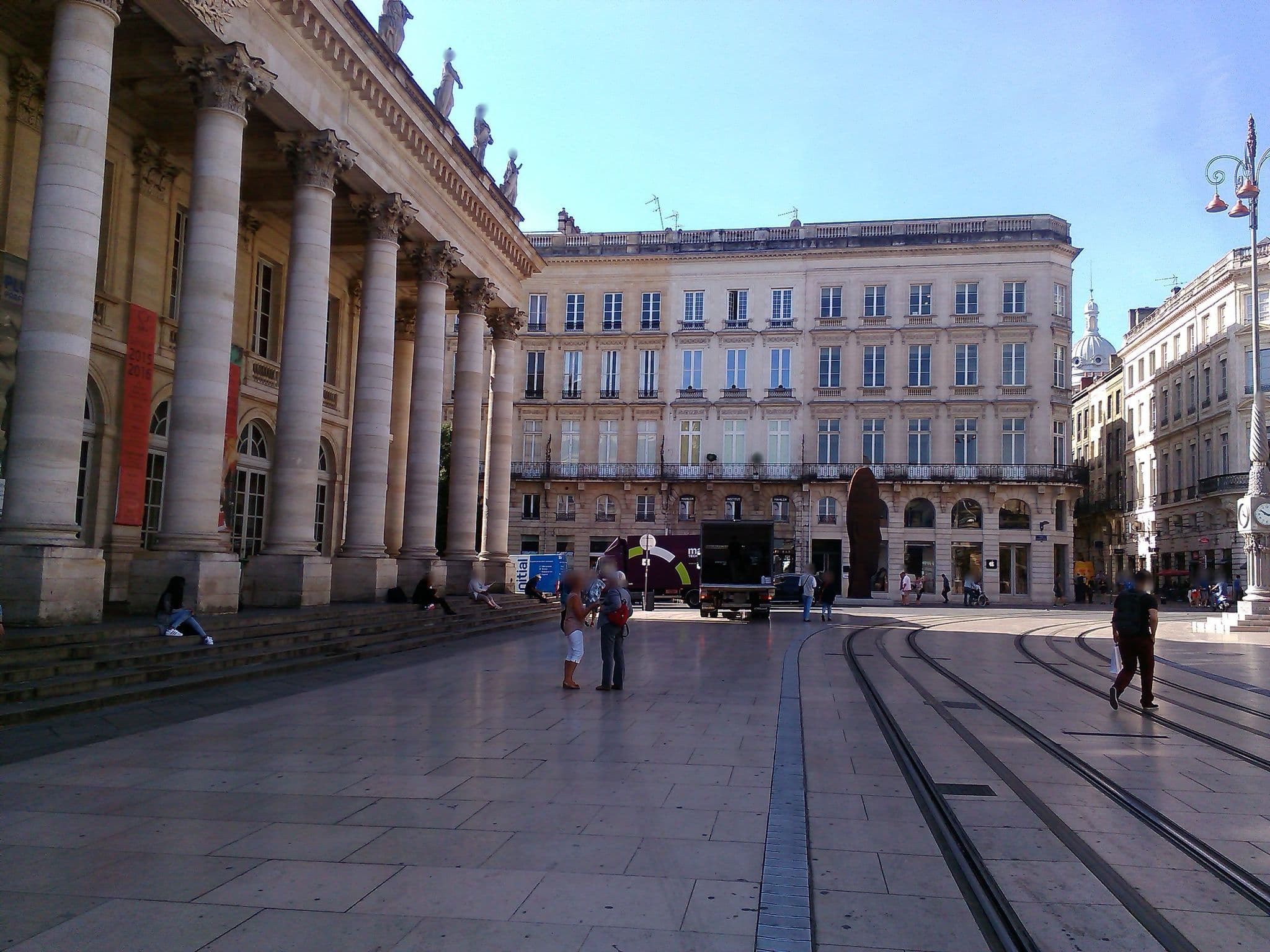 Street view near Hôtel Le Théare **, Bordeaux — © maturion (CC BY-SA · Mapillary)