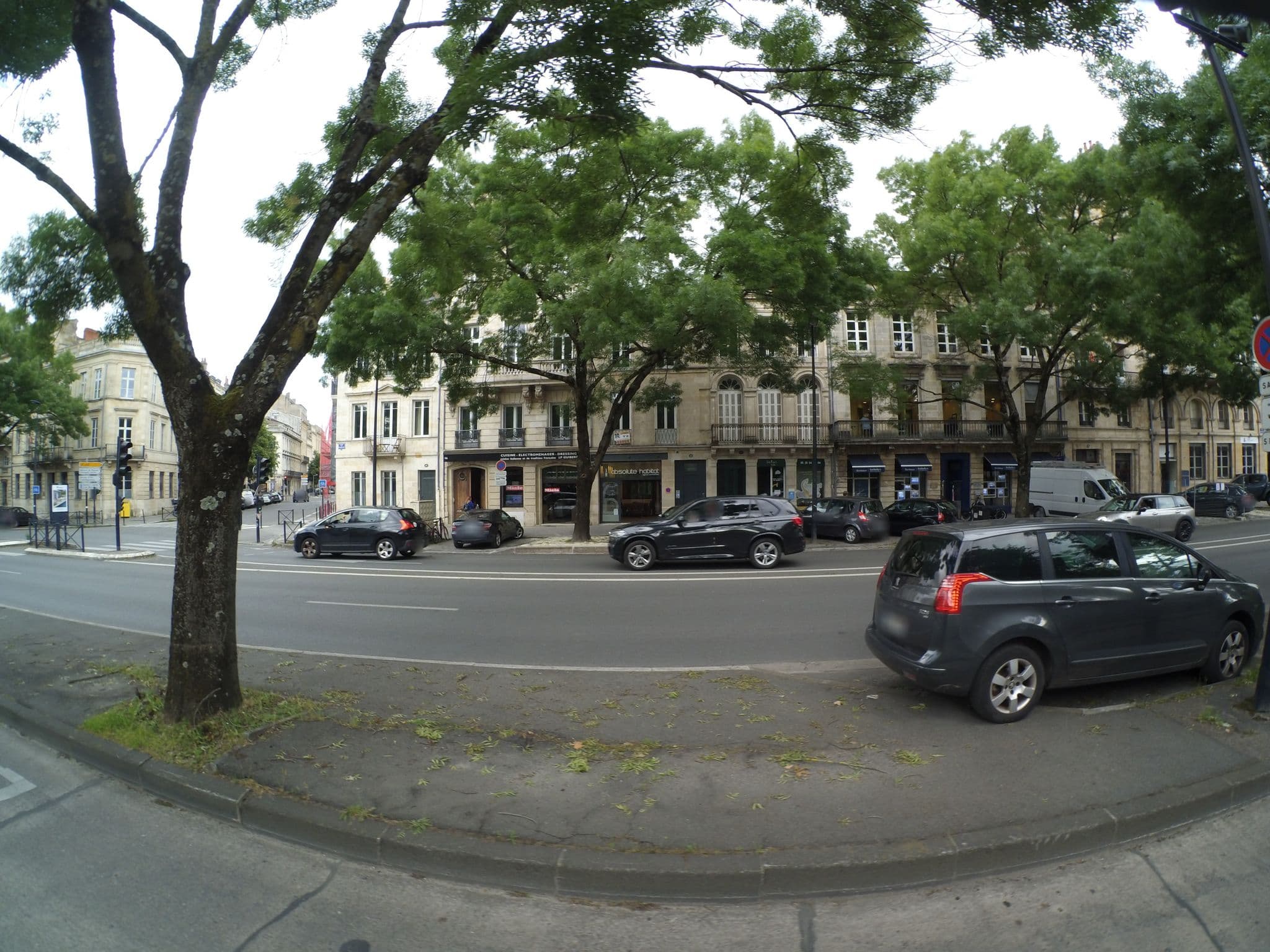 Street view near L’Escapade Bordelaise, Côté Jardin, Bordeaux — © stephanep (CC BY-SA · Mapillary)