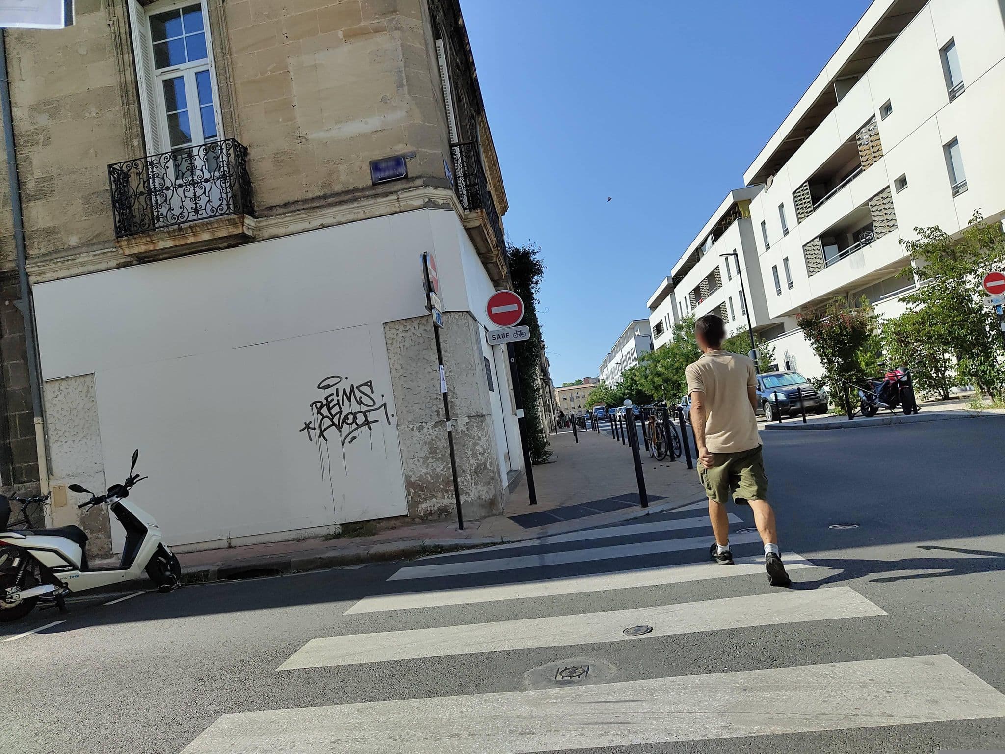 Street view near Hotel Aquitain, Bègles — © Arkitu (CC BY-SA · Mapillary)