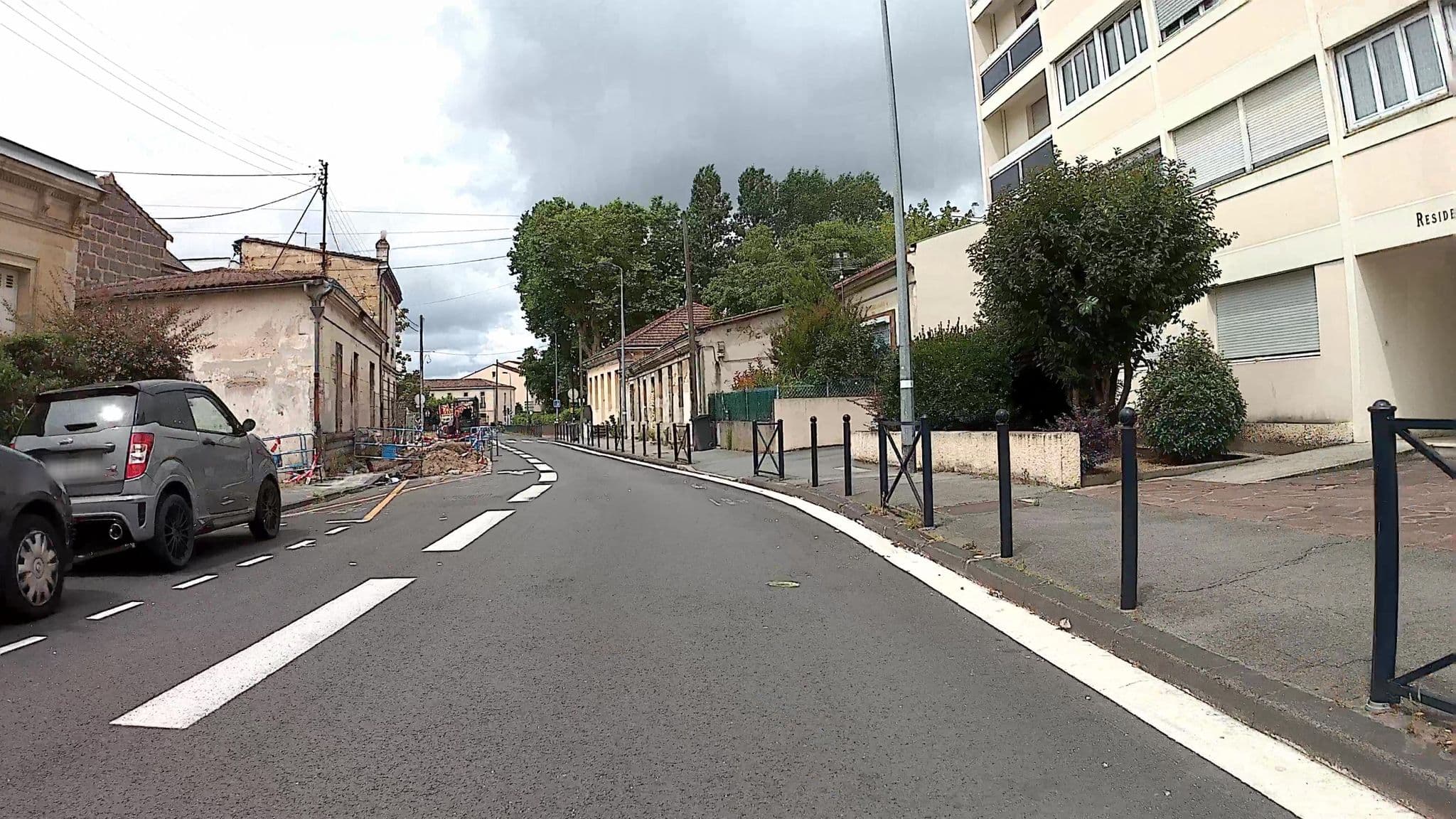 Street view near Studio proche CHU BORDEAUX, Talence — © trouyer (CC BY-SA · Mapillary)