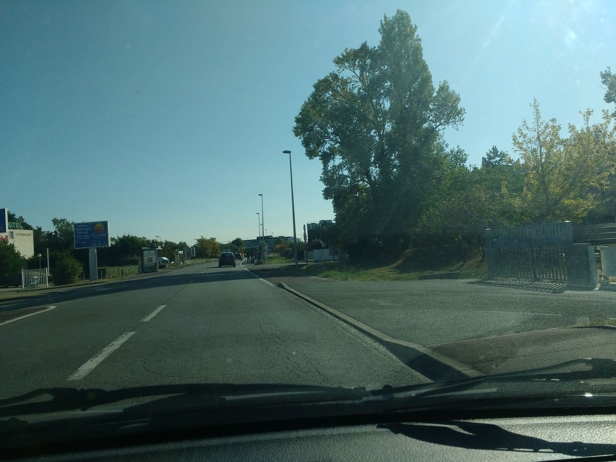 Street view near L'escadrille, Mérignac — © gitouche (CC BY-SA · Mapillary)