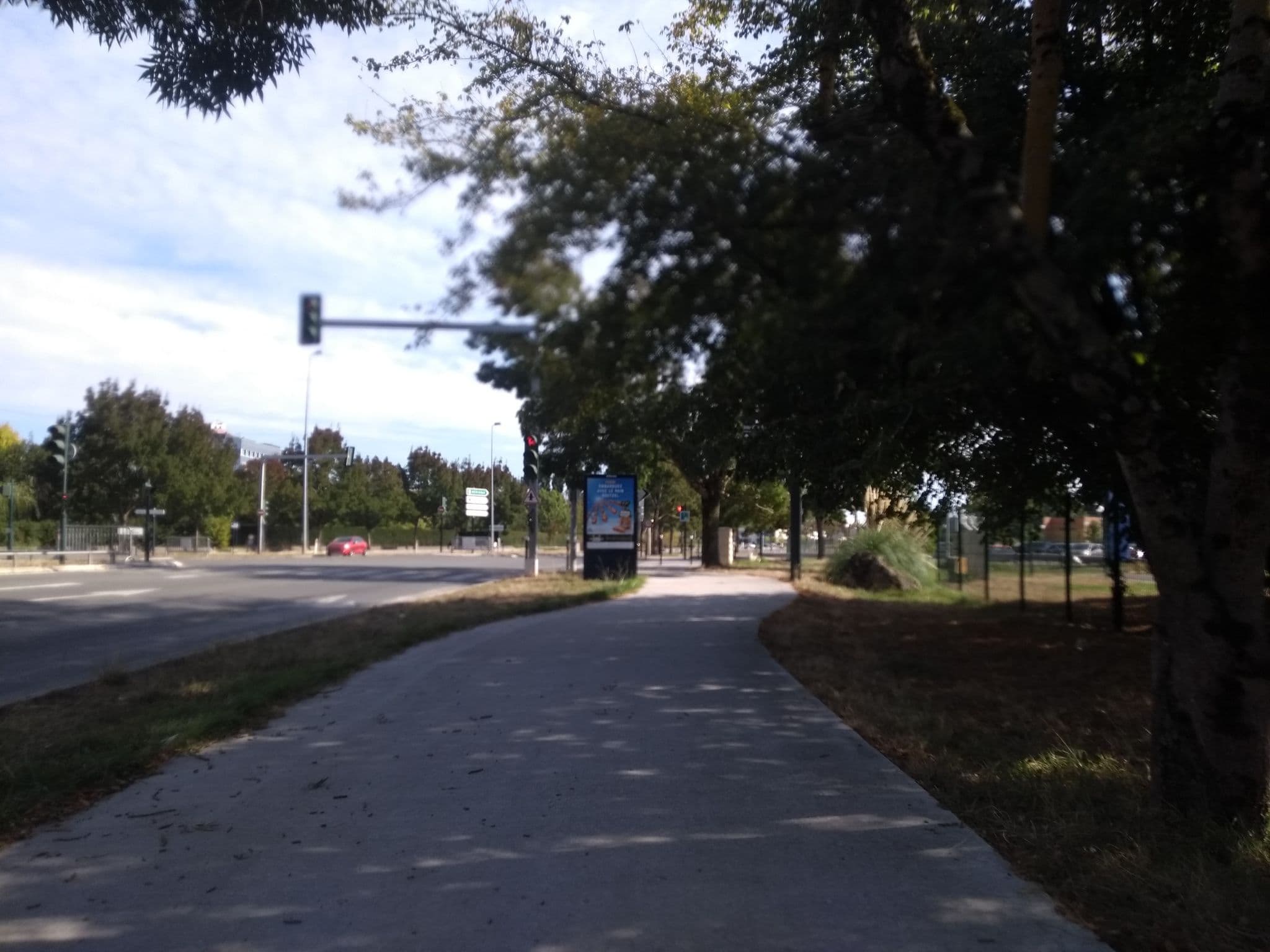 Street view near Hôtel Restaurant Kyriad Bordeaux Lac, Lormont — © gitouche (CC BY-SA · Mapillary)