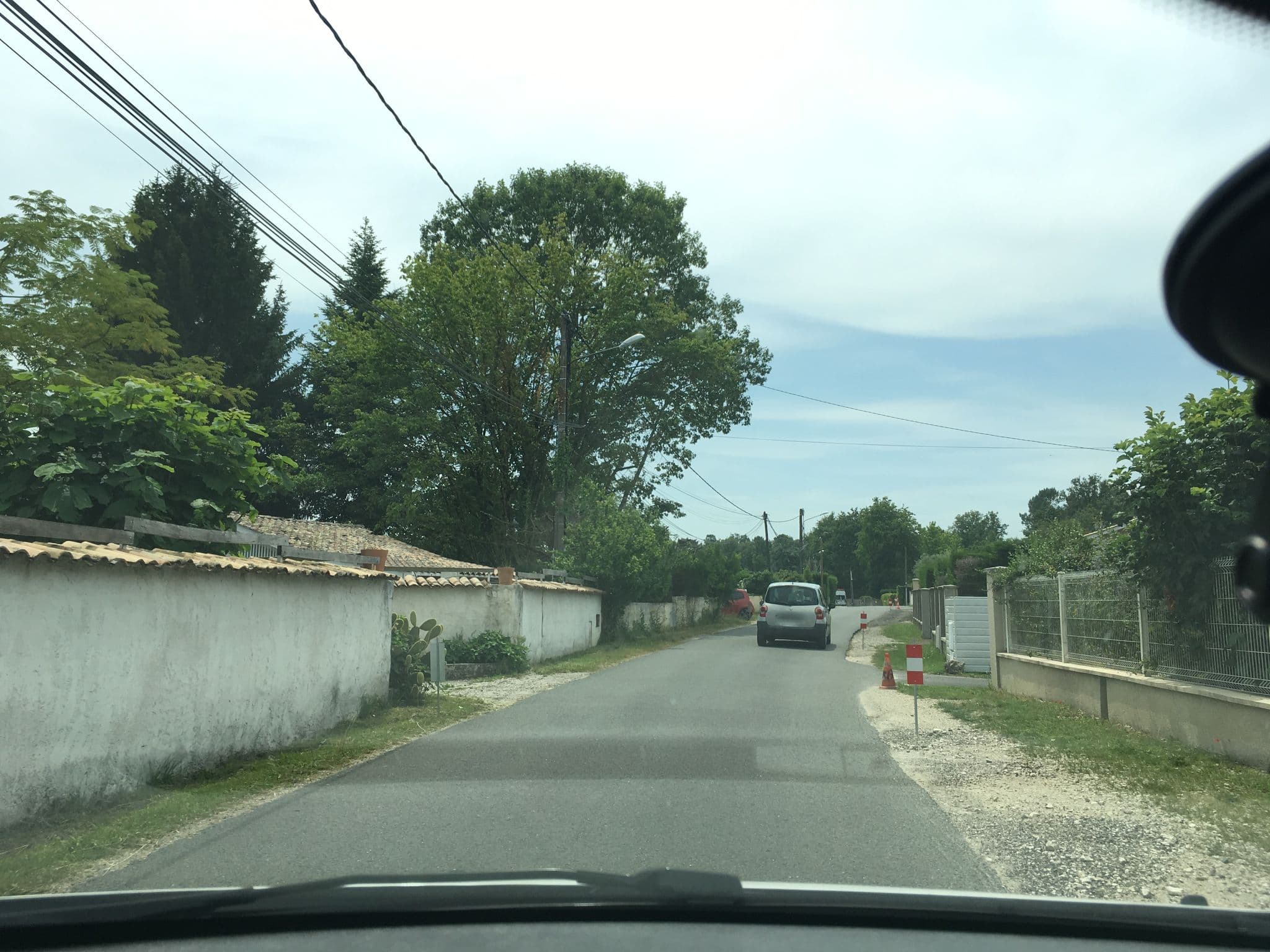 Street view near Domaine de Ludeye, Castelnau-de-Médoc — © sank (CC BY-SA · Mapillary)
