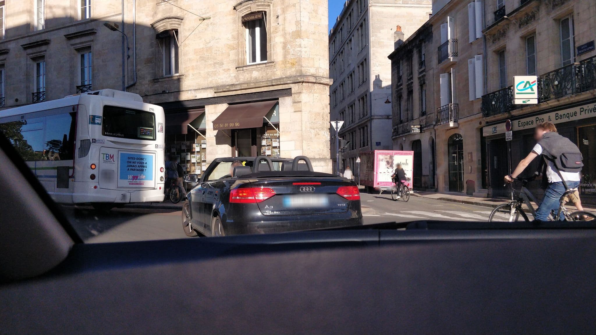 Street view near Hôtel la Tour Intendan, Bordeaux — © philou87 (CC BY-SA · Mapillary)