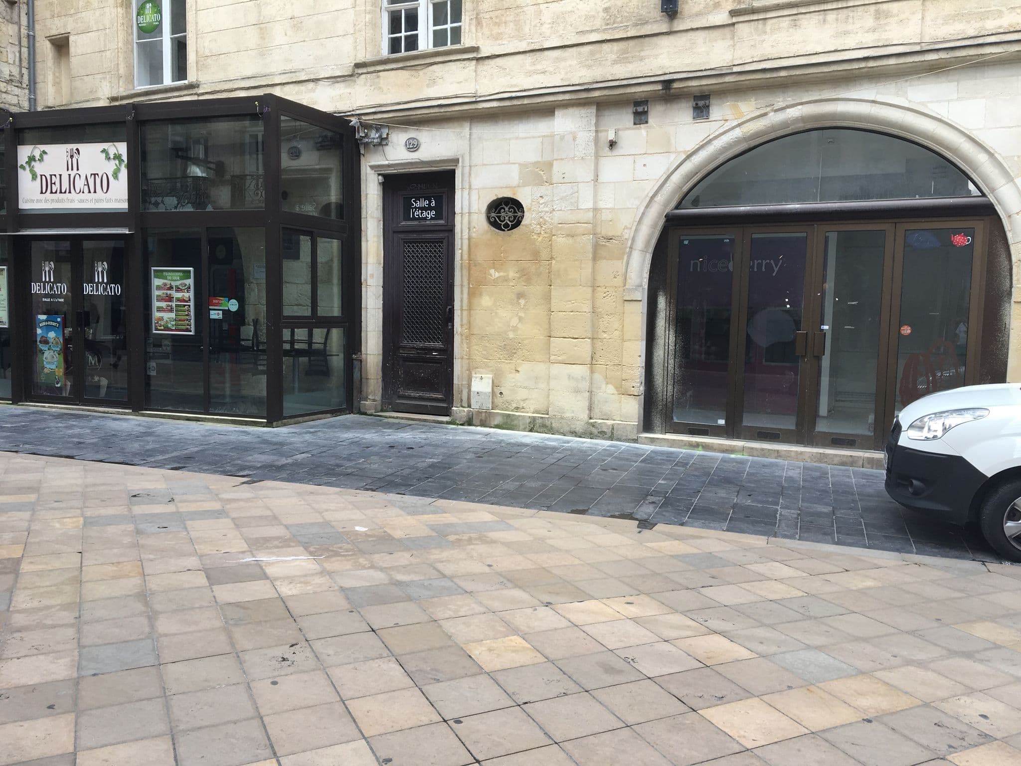 Street view near Bordeaux charming center, Bordeaux — © cabinetcourbi (CC BY-SA · Mapillary)