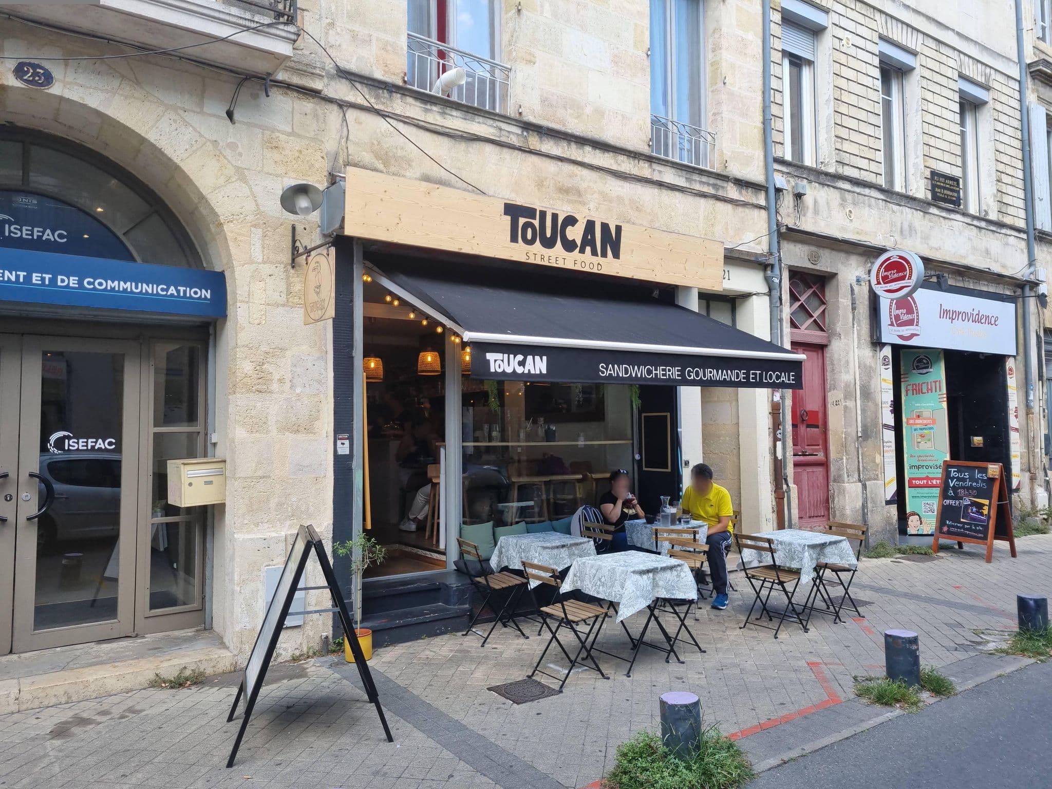 Street view near L'Appartement Bordelais, Bordeaux — © domoore007 (CC BY-SA · Mapillary)