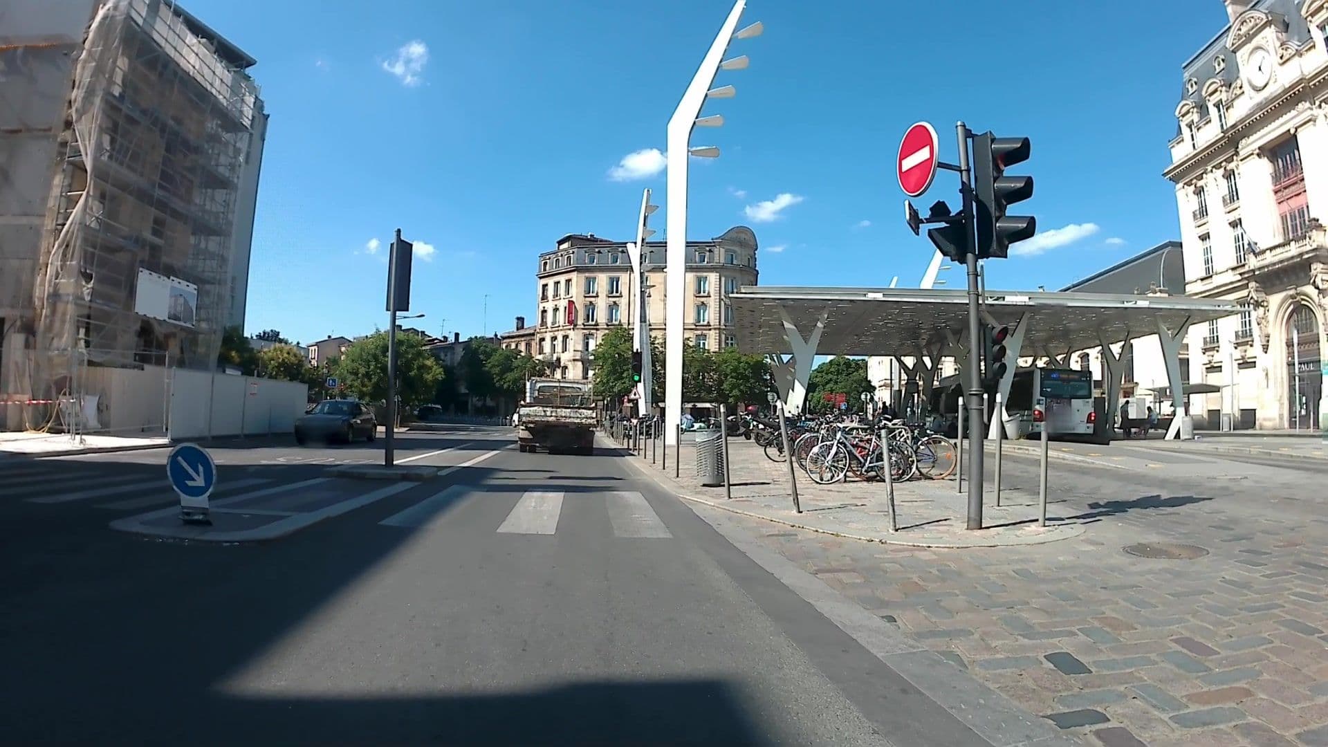 Street view near Atlantic Hôtel, Bègles — © trouyer (CC BY-SA · Mapillary)
