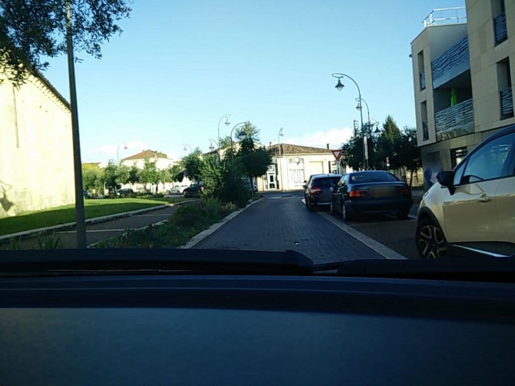 Street view near Hôtel Bristol, Le Bouscat — © bellazambo (CC BY-SA · Mapillary)