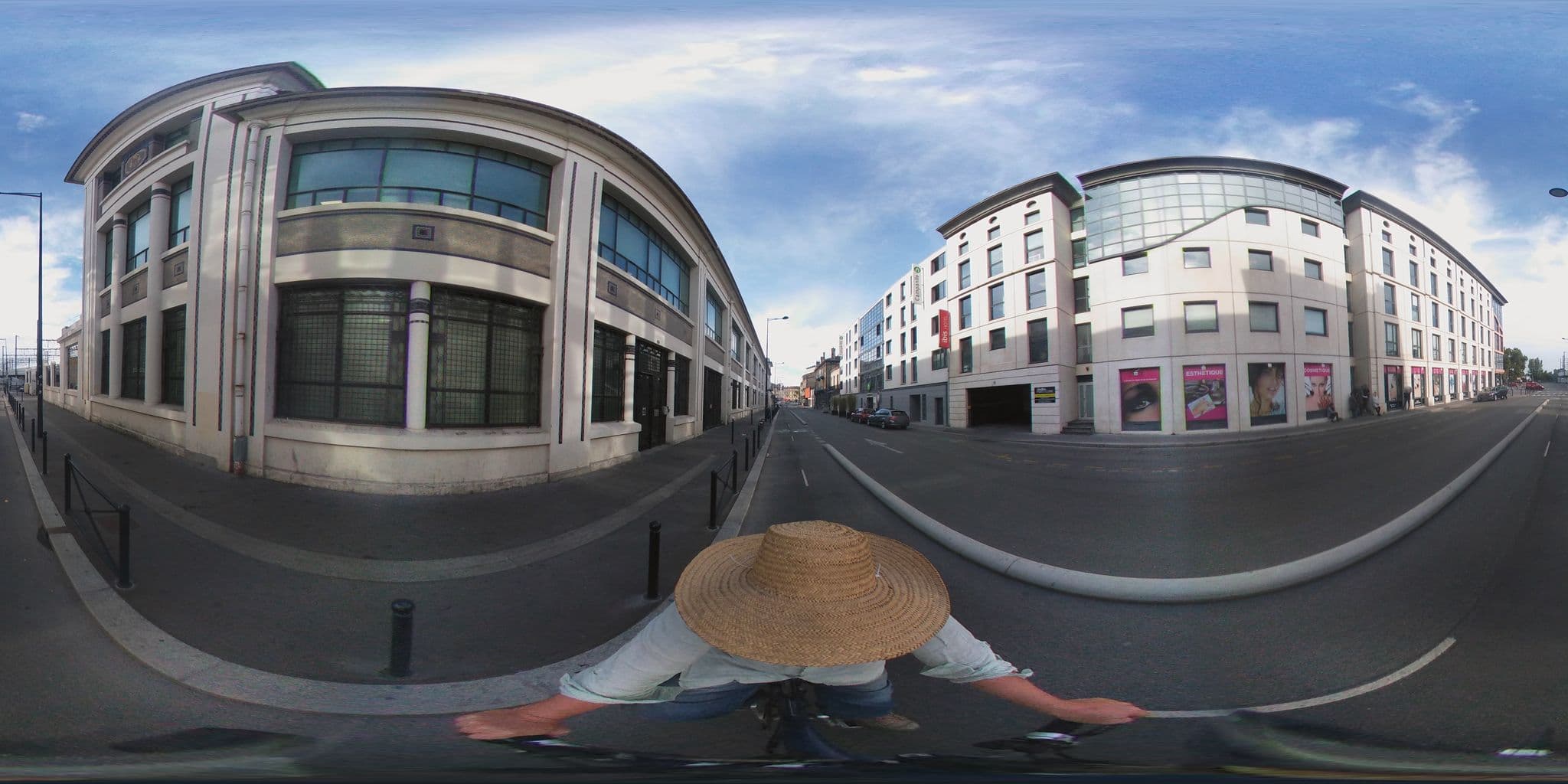 Street view near Campanile Bordeaux Centre - Gare Saint-Jean, Floirac — © geovelo (CC BY-SA · Mapillary)