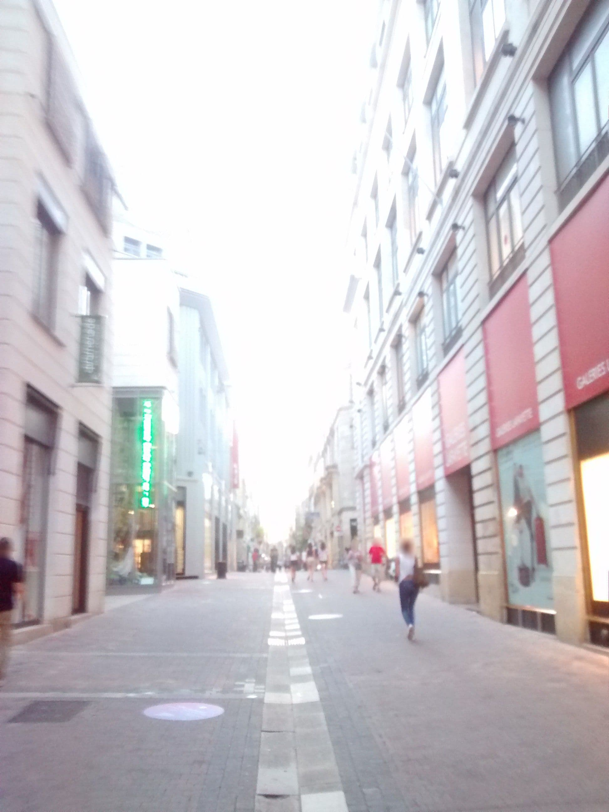 Street view near Hotel de la presse, Bordeaux — © msevilla00 (CC BY-SA · Mapillary)
