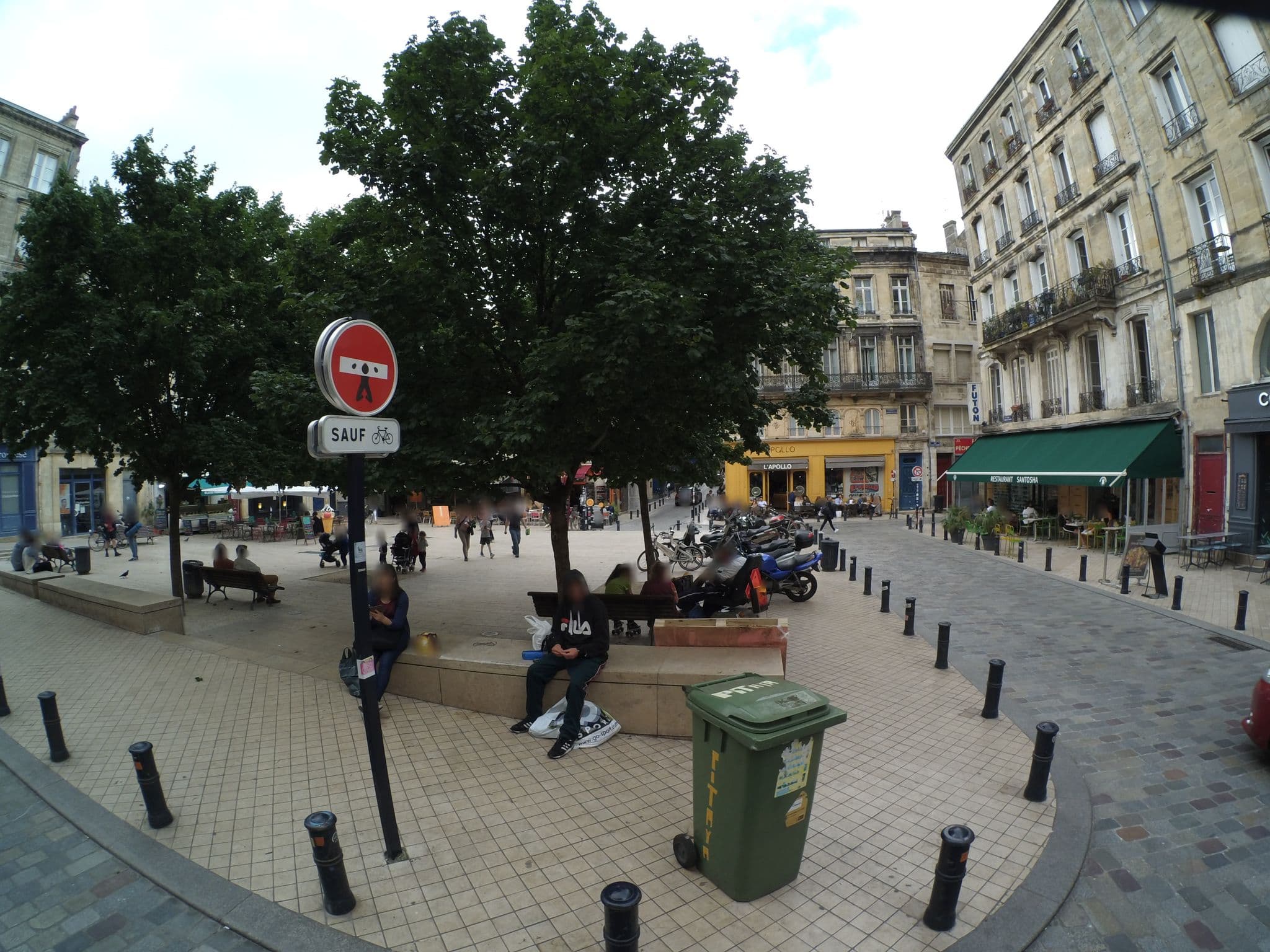 Street view near Groupe Victor Hugo, Bordeaux — © stephanep (CC BY-SA · Mapillary)