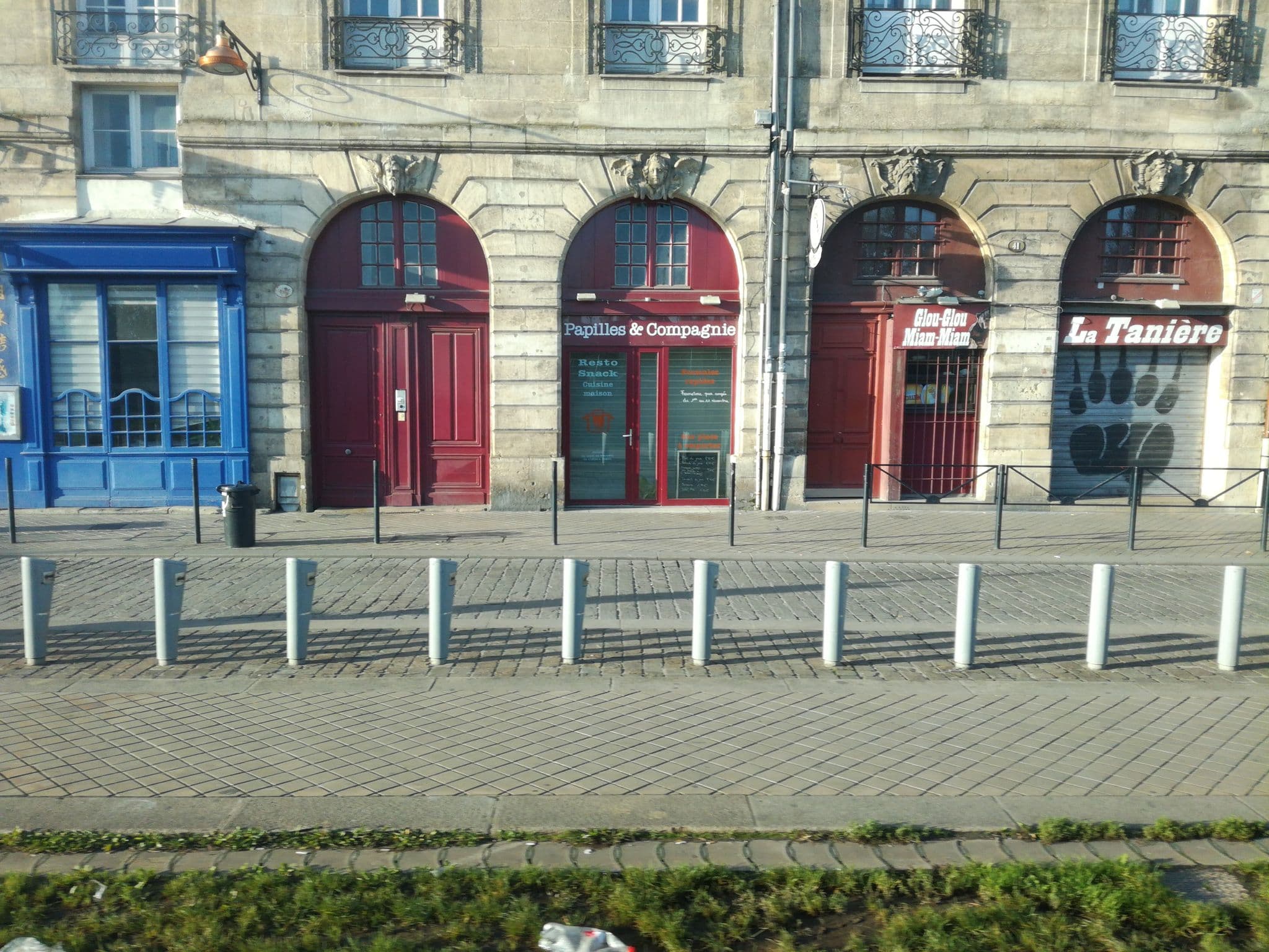 Street view near Ausone 33, Bordeaux — © baptistemm (CC BY-SA · Mapillary)