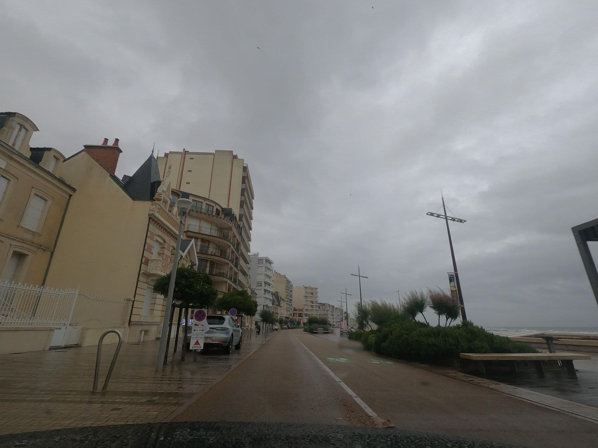 Street view near La Résidence de la Plage, Les Sables-d'Olonne — © uwekoch (CC BY-SA · Mapillary)