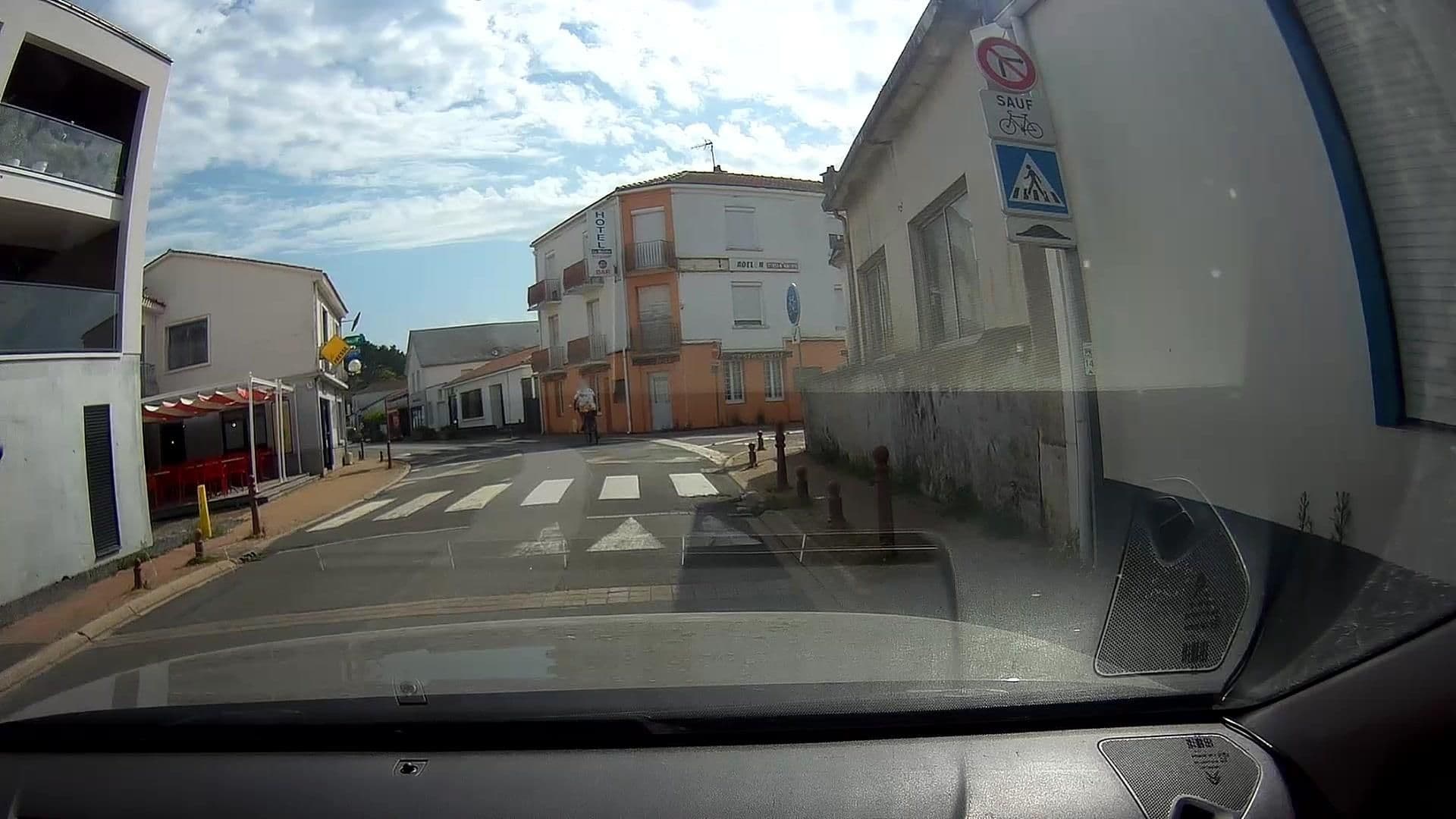 Street view near La Madelon, Le Fenouiller — © micmin1972 (CC BY-SA · Mapillary)