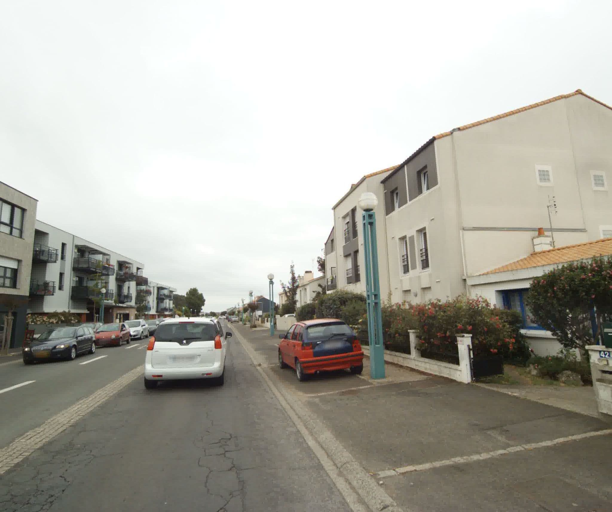 Street view near Villas Ginkgos, Château-d'Olonne — © sogefi (CC BY-SA · Mapillary)