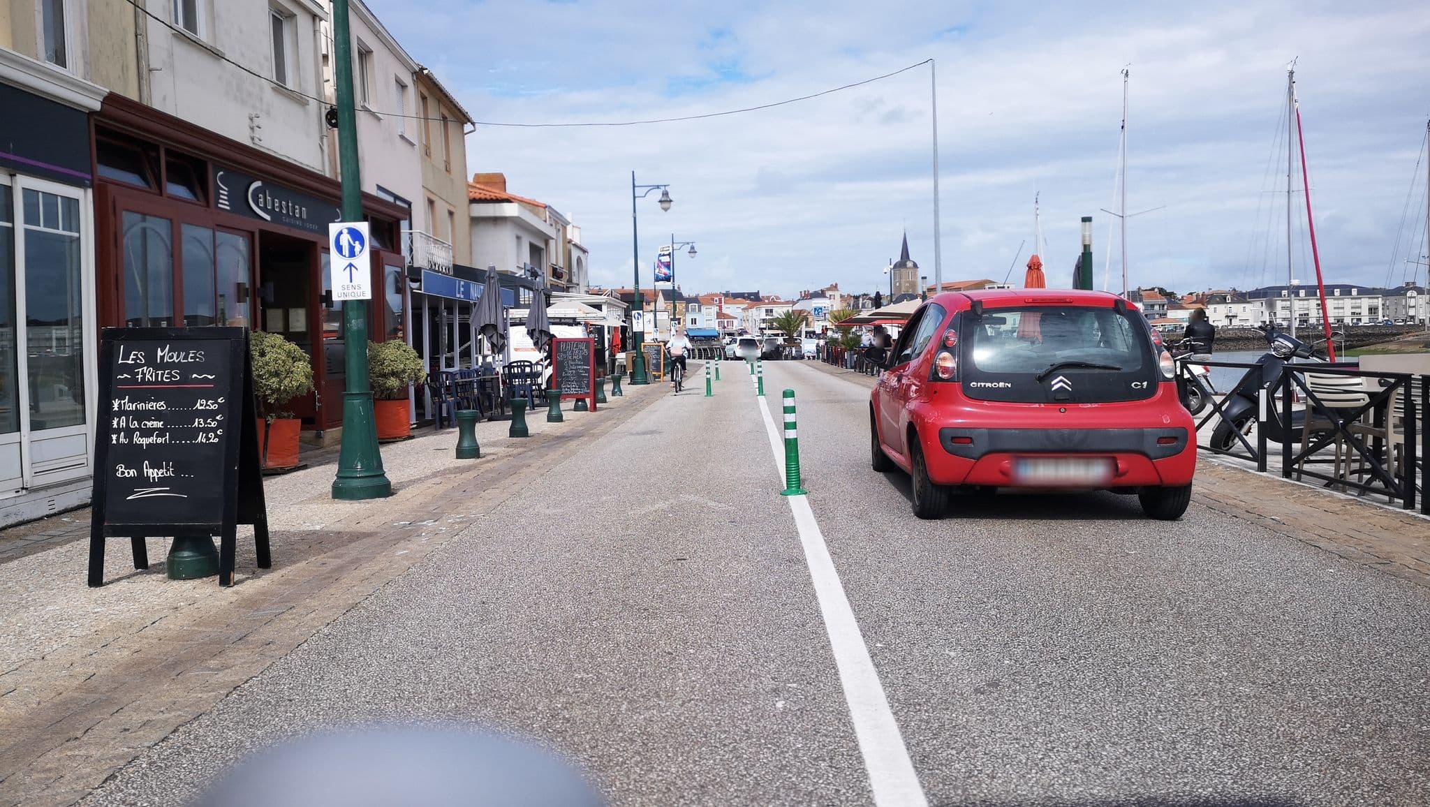 Street view near Hotel d'Angleterre, Les Sables-d'Olonne — © u4y0u (CC BY-SA · Mapillary)