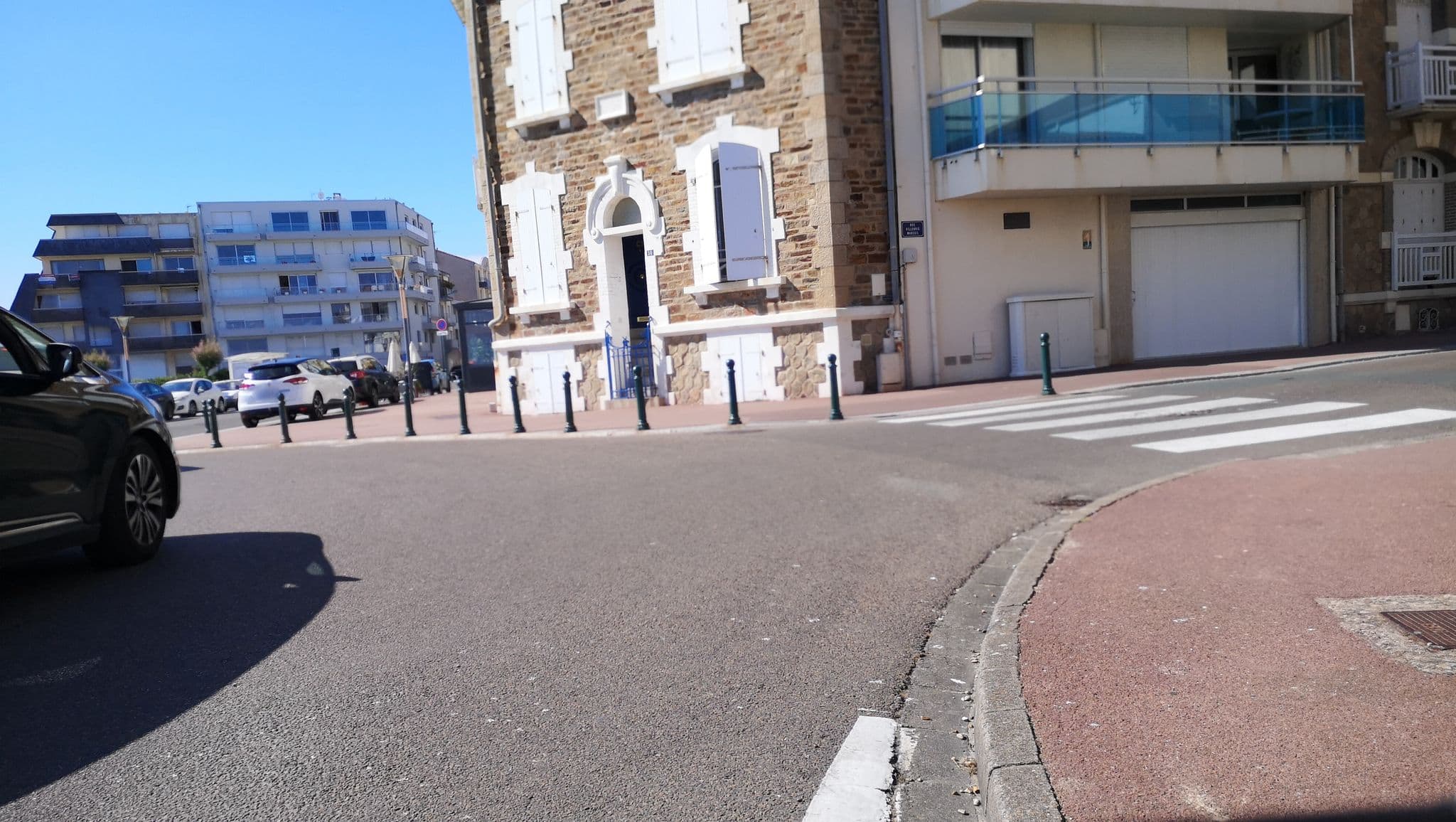 Street view near Hôtel Restaurant l'Albatros, Les Sables-d'Olonne — © u4y0u (CC BY-SA · Mapillary)