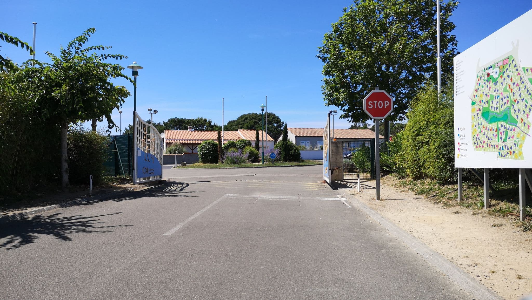 Street view near Les Jardins du Chateau d'Olonne, Château-d'Olonne — © u4y0u (CC BY-SA · Mapillary)
