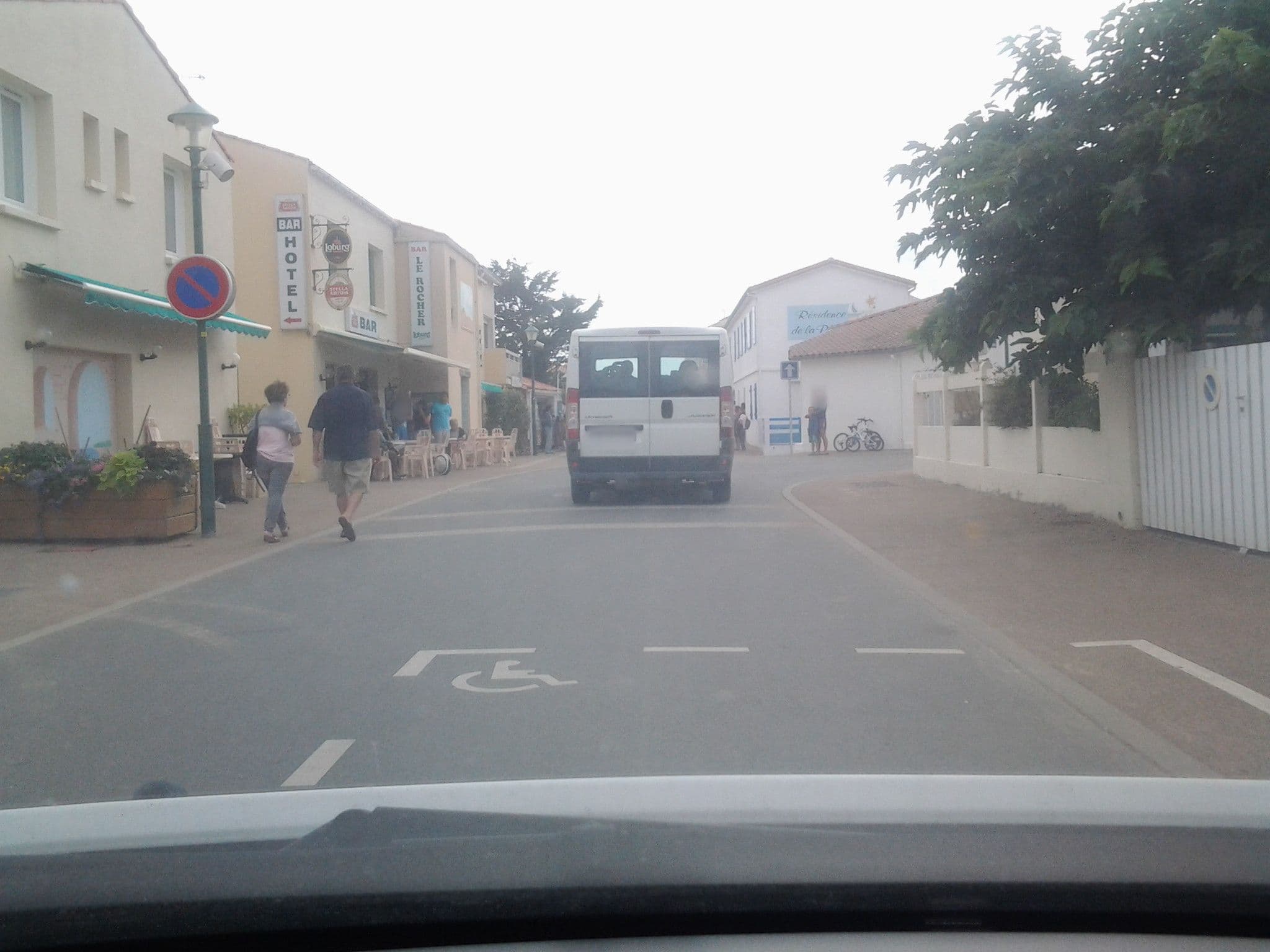 Street view near Hôtel du Rocher, Longeville-sur-Mer — © aile85 (CC BY-SA · Mapillary)