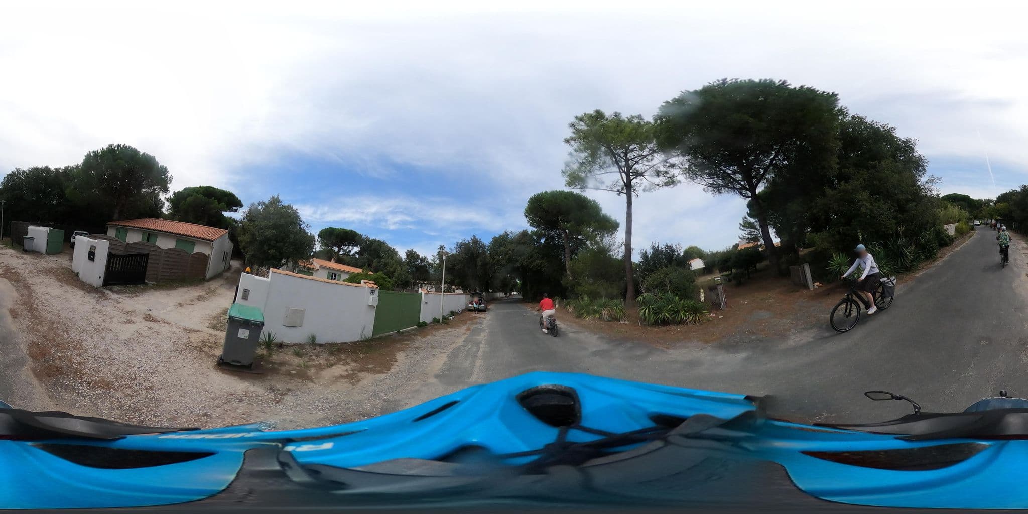 Street view near La dune du bien être, La Couarde-sur-Mer — © padididejurbise (CC BY-SA · Mapillary)