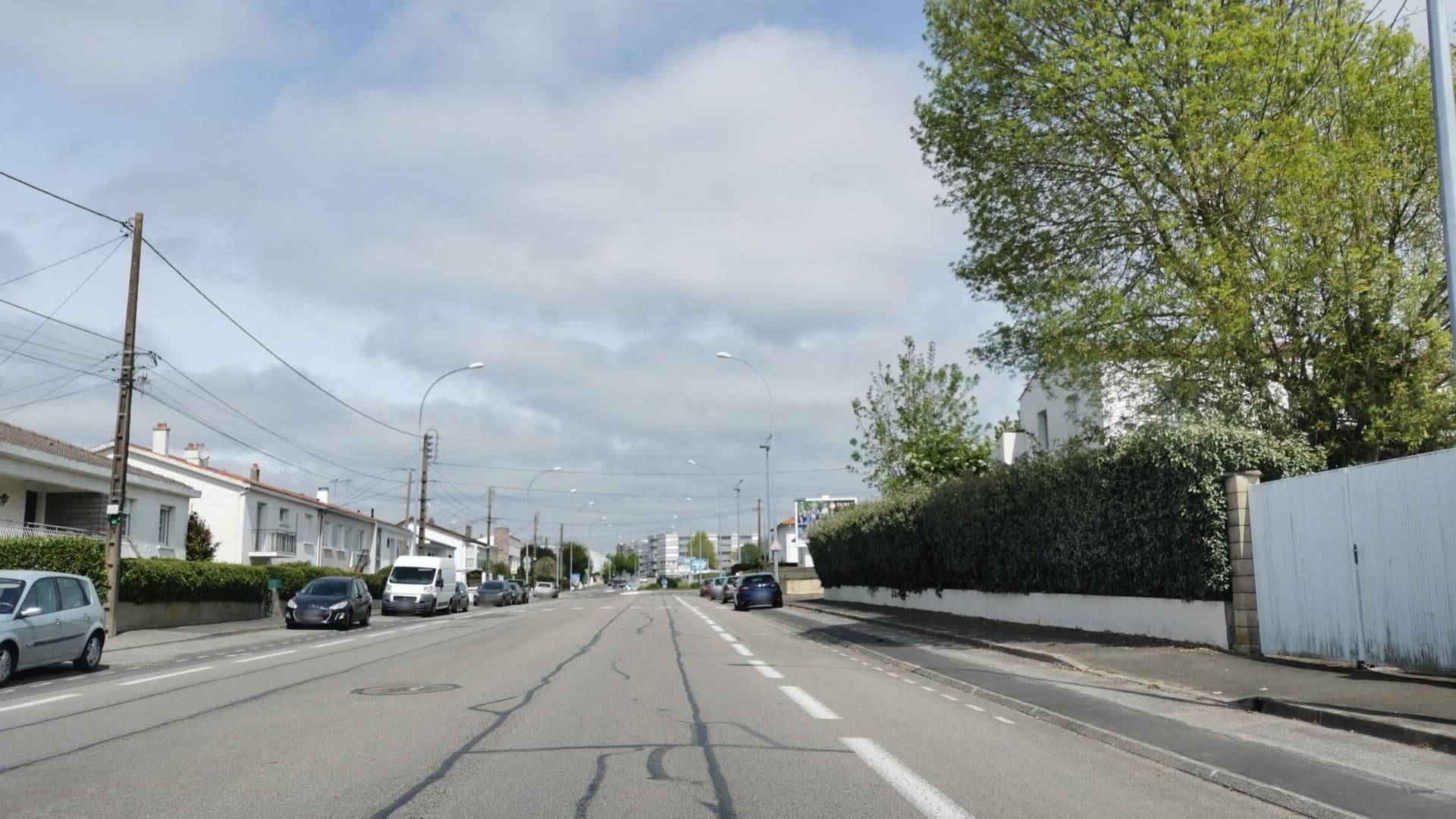 Street view near HKY, La Roche-sur-Yon — © simlio (CC BY-SA · Mapillary)