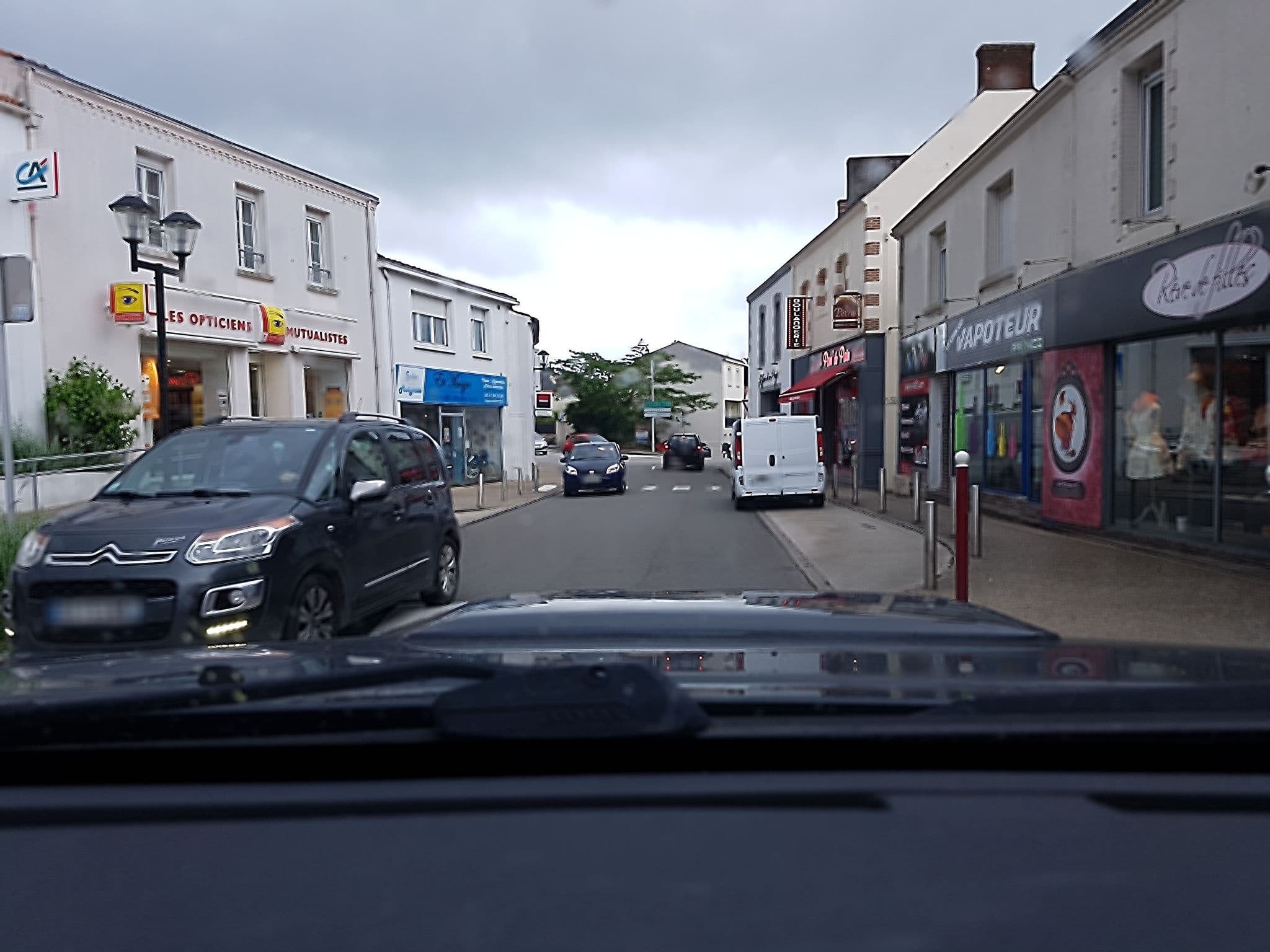 Street view near Chambres d'hôtes la Ripodière, Aizenay — © mike2985 (CC BY-SA · Mapillary)
