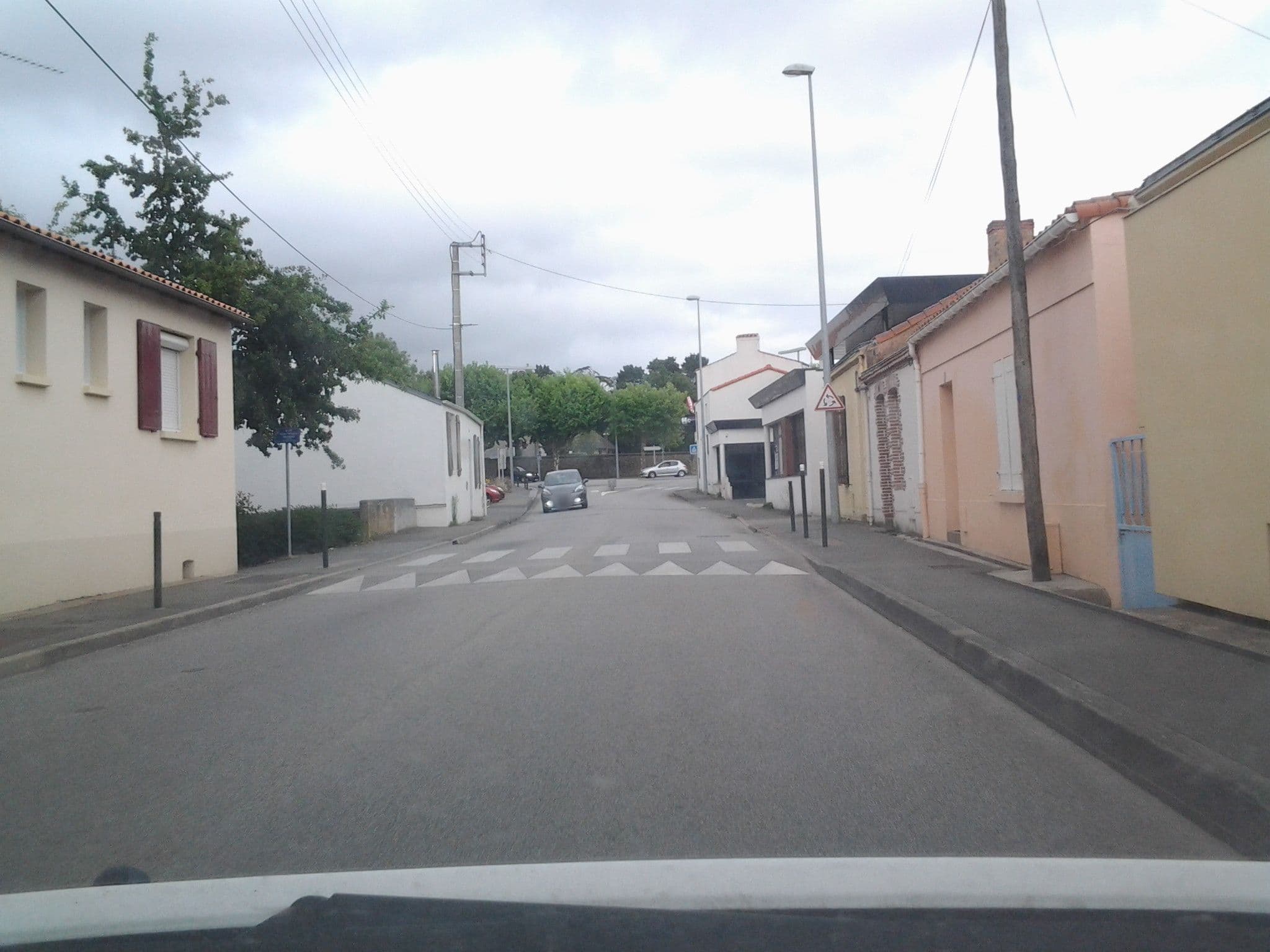 Street view near Résidence Pierre François, La Roche-sur-Yon — © aile85 (CC BY-SA · Mapillary)