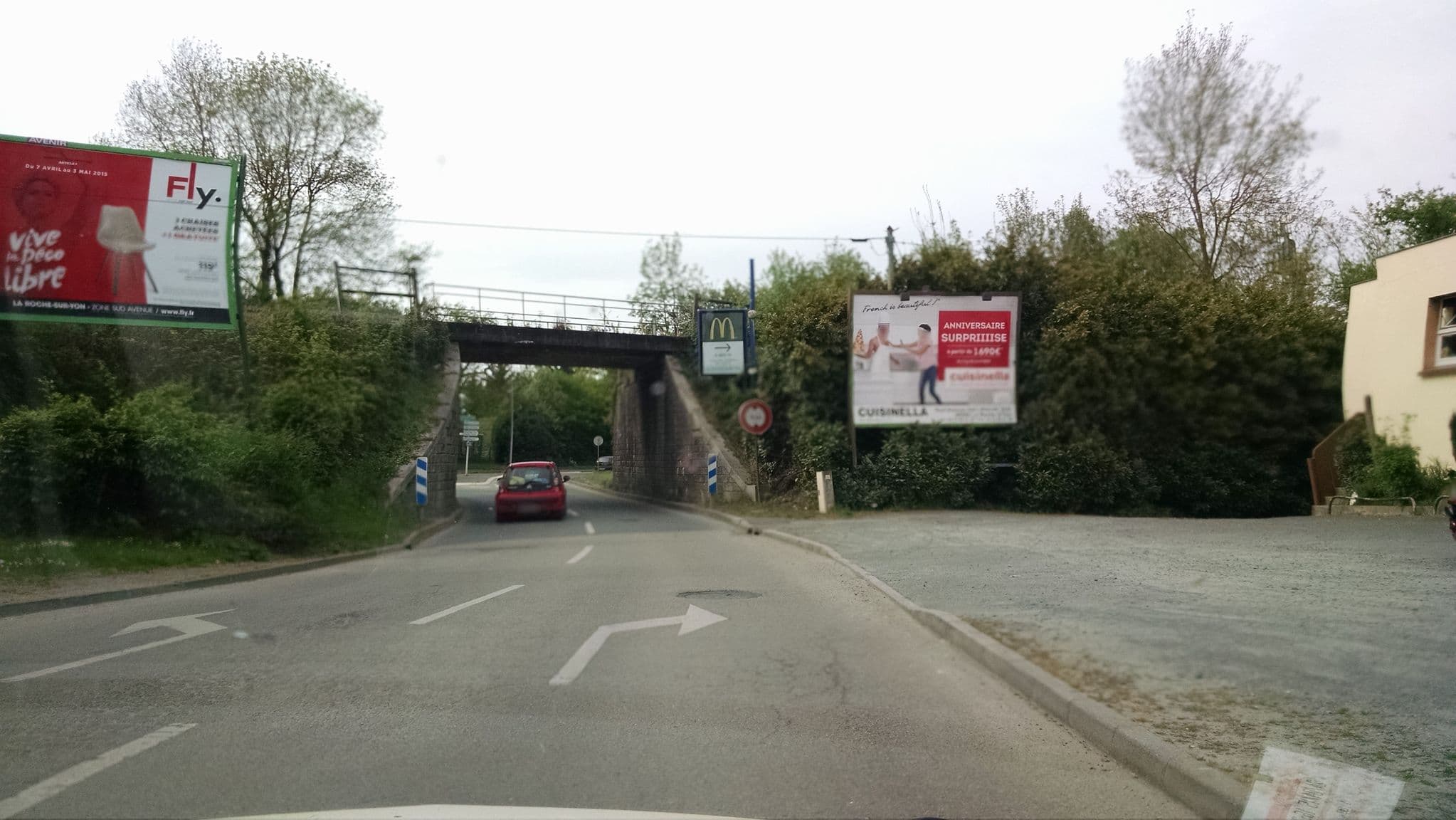 Street view near Sully Citotel la Roche sur Yon, La Roche-sur-Yon — © stephanep (CC BY-SA · Mapillary)