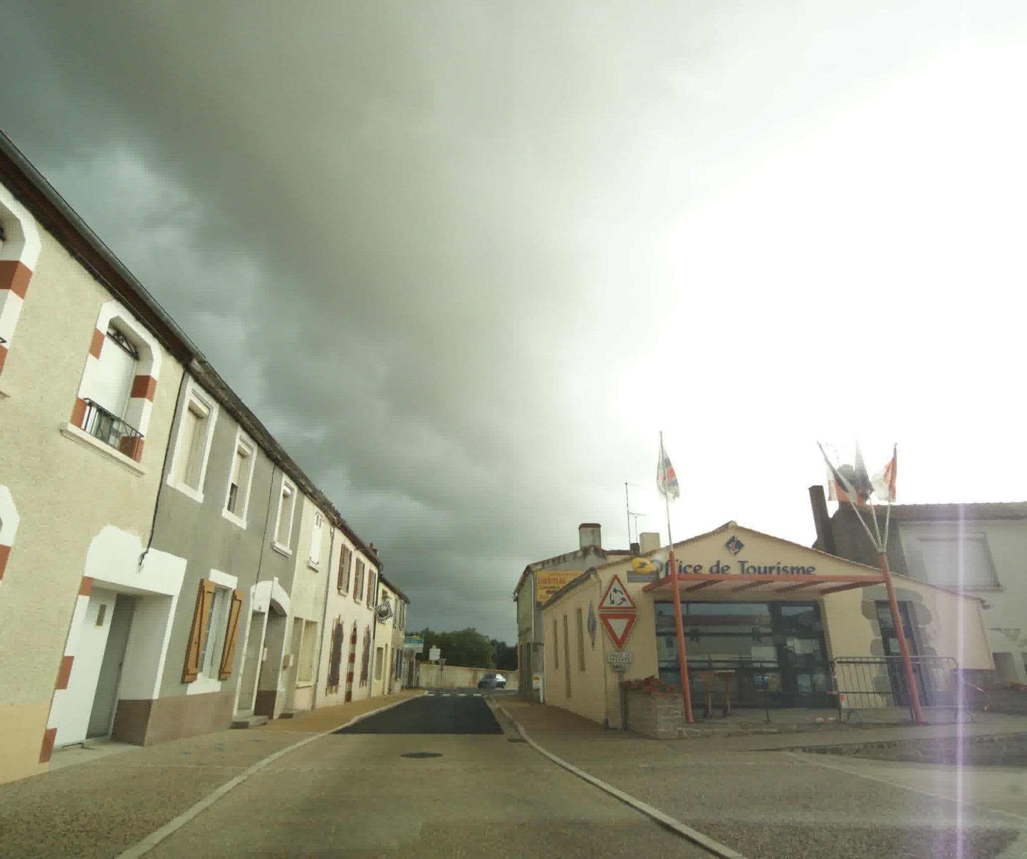 Street view near Association Communale Tourisme et Loisirs du Pays d'Avrillé, Moutiers-les-Mauxfaits — © sogefi (CC BY-SA · Mapillary)