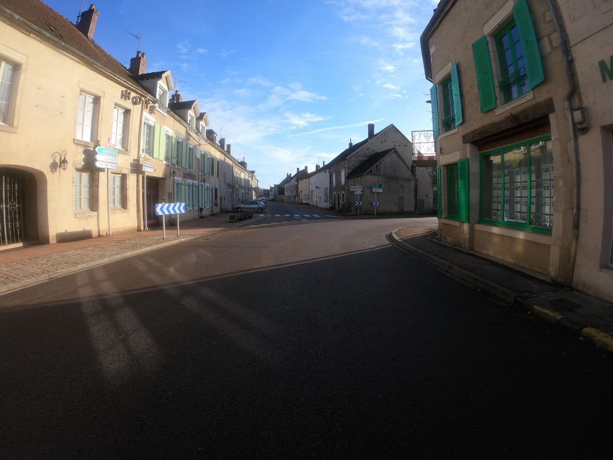 Street view near Chambre d'Hotes, Varzy — © joostjakob (CC BY-SA · Mapillary)