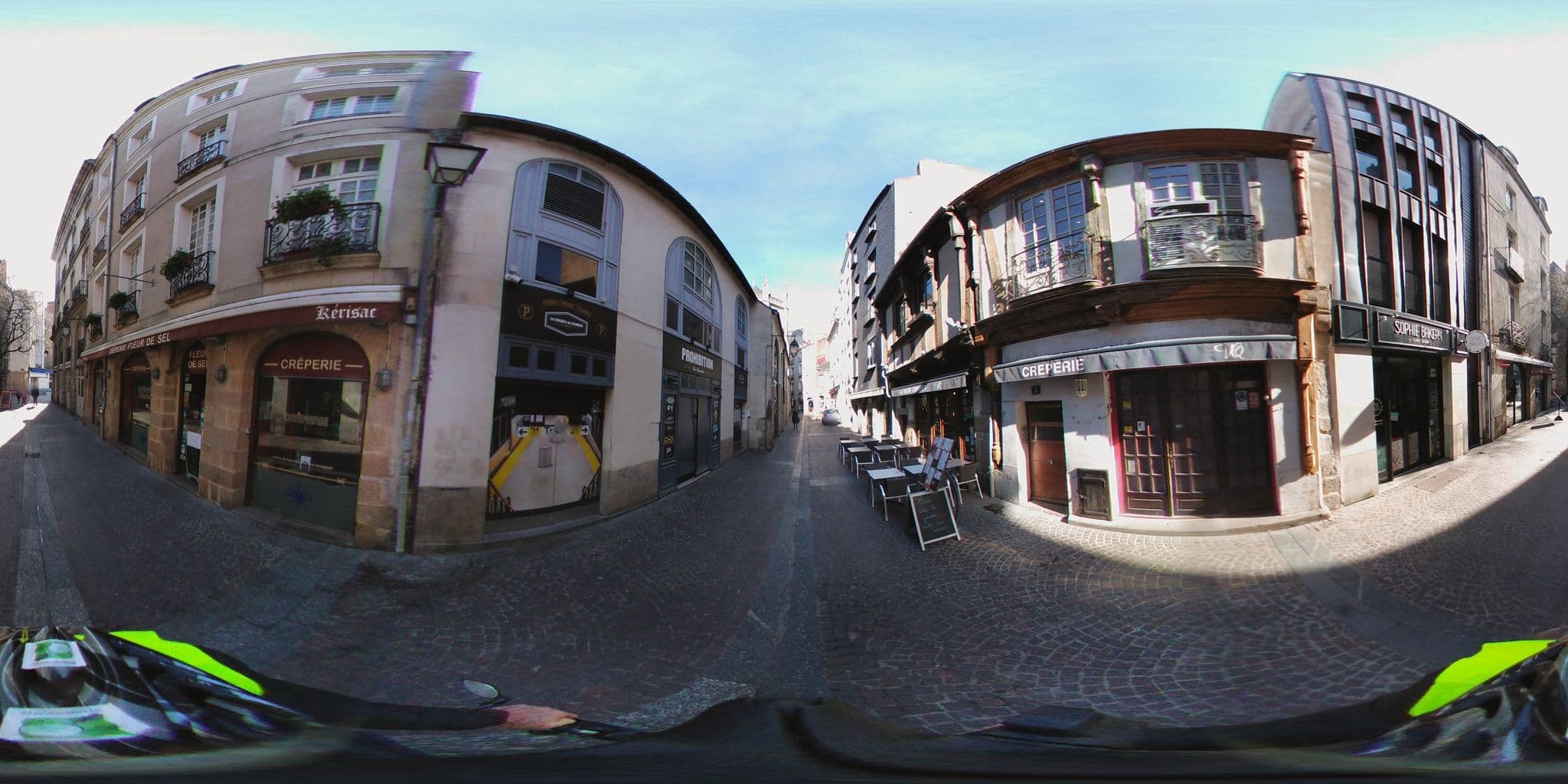Street view near L'Atelier Nantais by Cocoonr, Nantes — © cartocite (CC BY-SA · Mapillary)