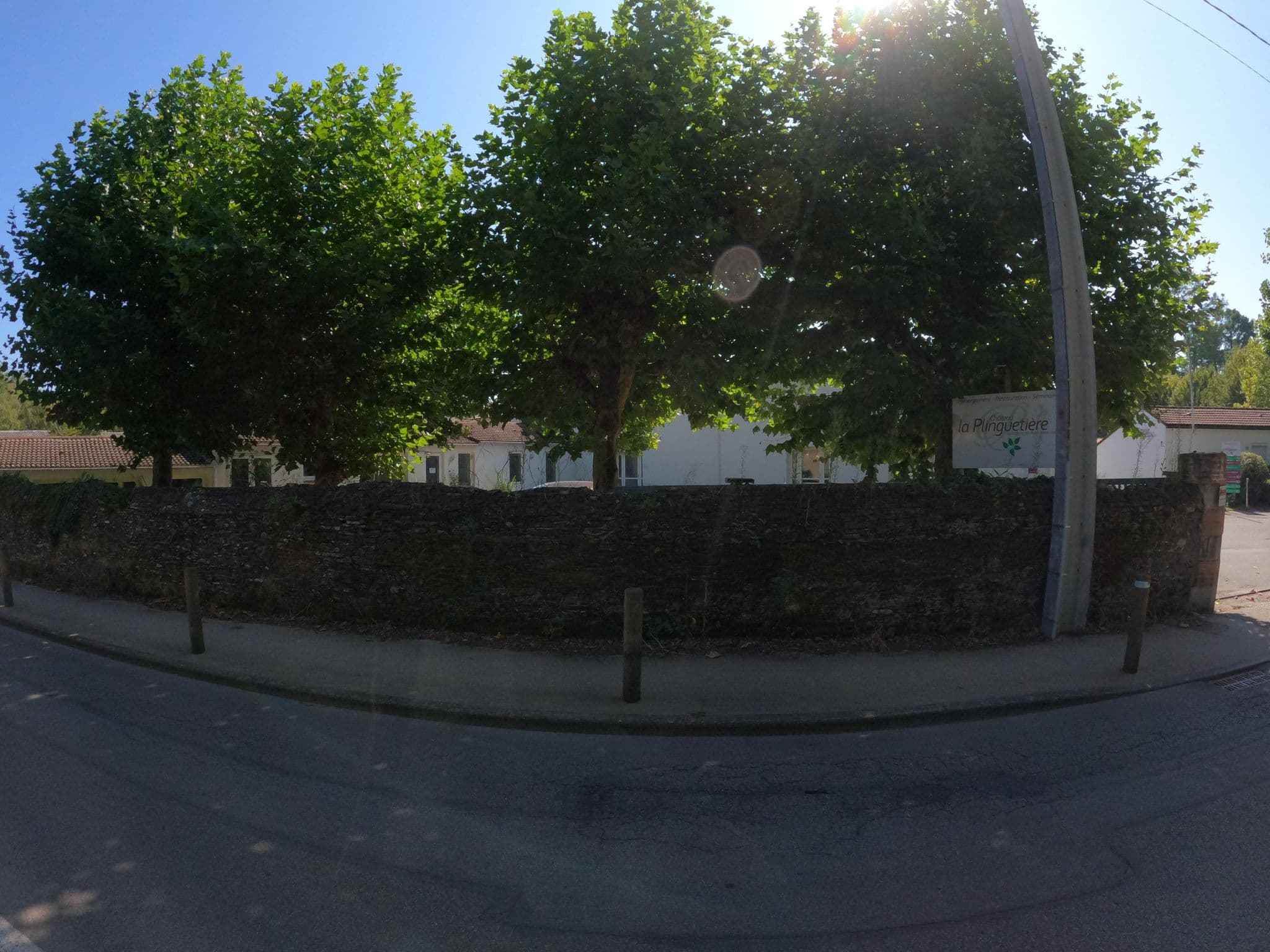 Street view near Centre d'Accueil la Plinguetière, Pont-Saint-Martin — © stephanep (CC BY-SA · Mapillary)