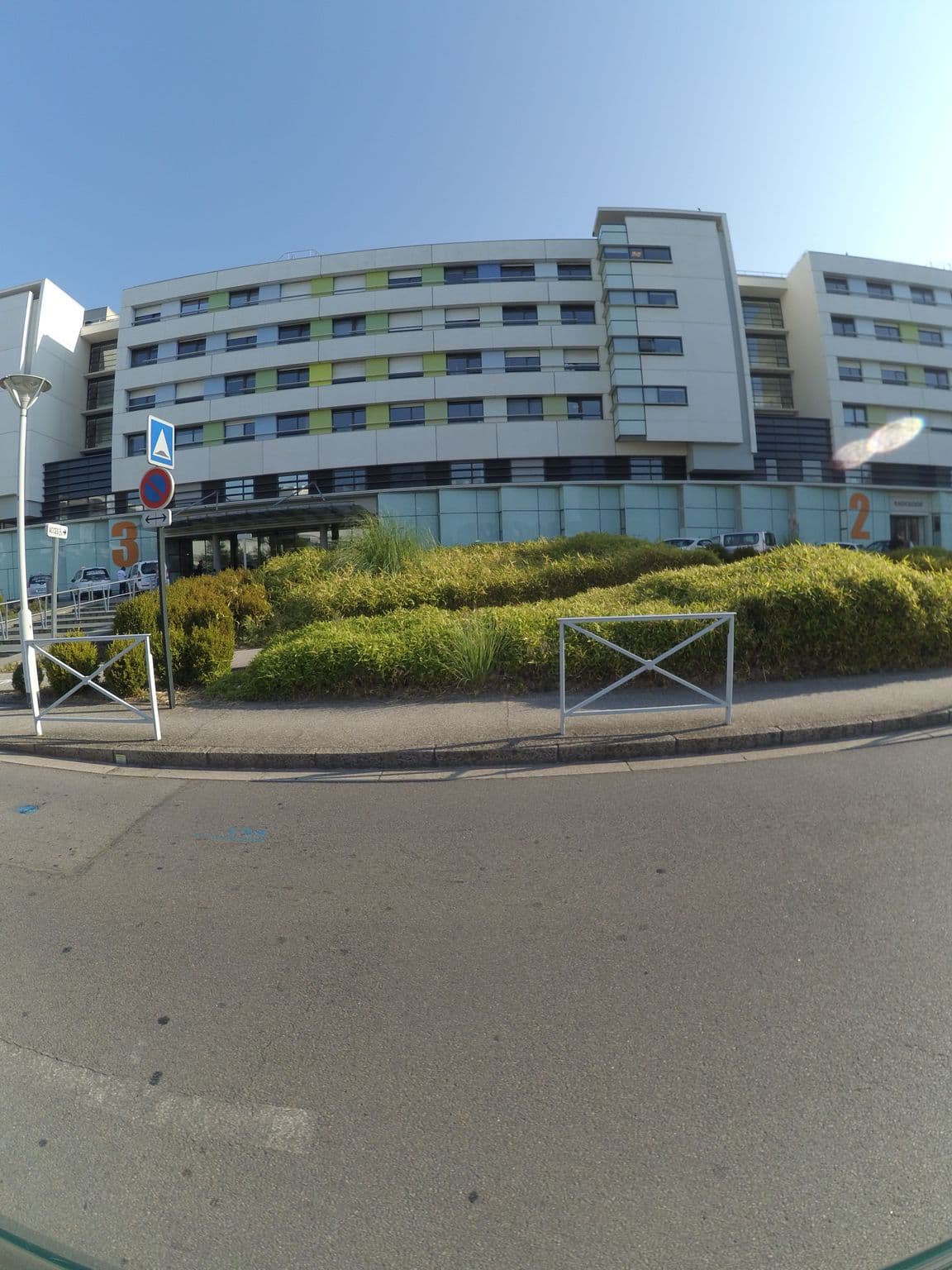 Street view near Résidence Services Seniors DOMITYS - Les Nautiles, Rezé — © stephanep (CC BY-SA · Mapillary)