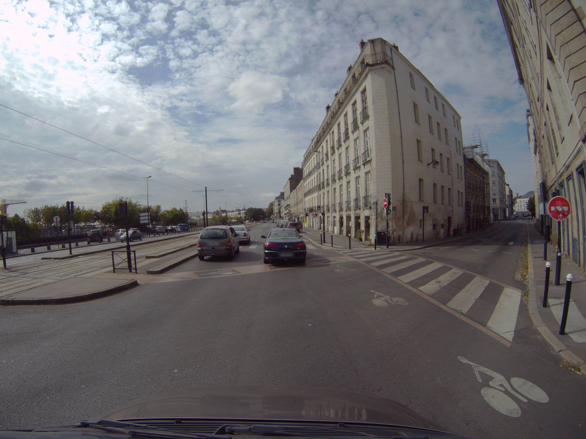 Street view near Surprenantes- Jules Verne, Nantes — © stephanep (CC BY-SA · Mapillary)